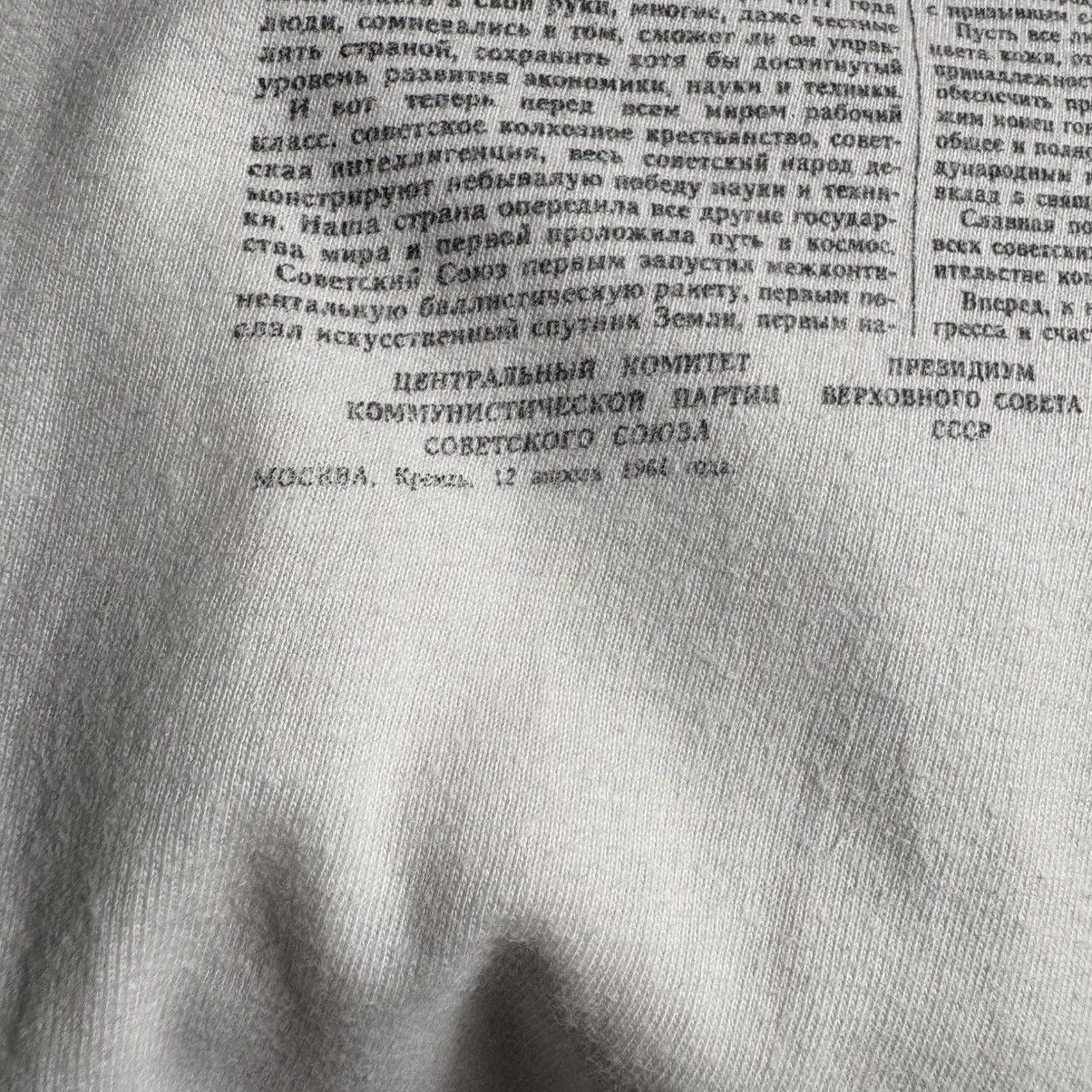 Vintage Vintage Yuri Gagarin Cccp Military News Graphic T-Shirt Size US L / EU 52-54 / 3 - 6 Thumbnail