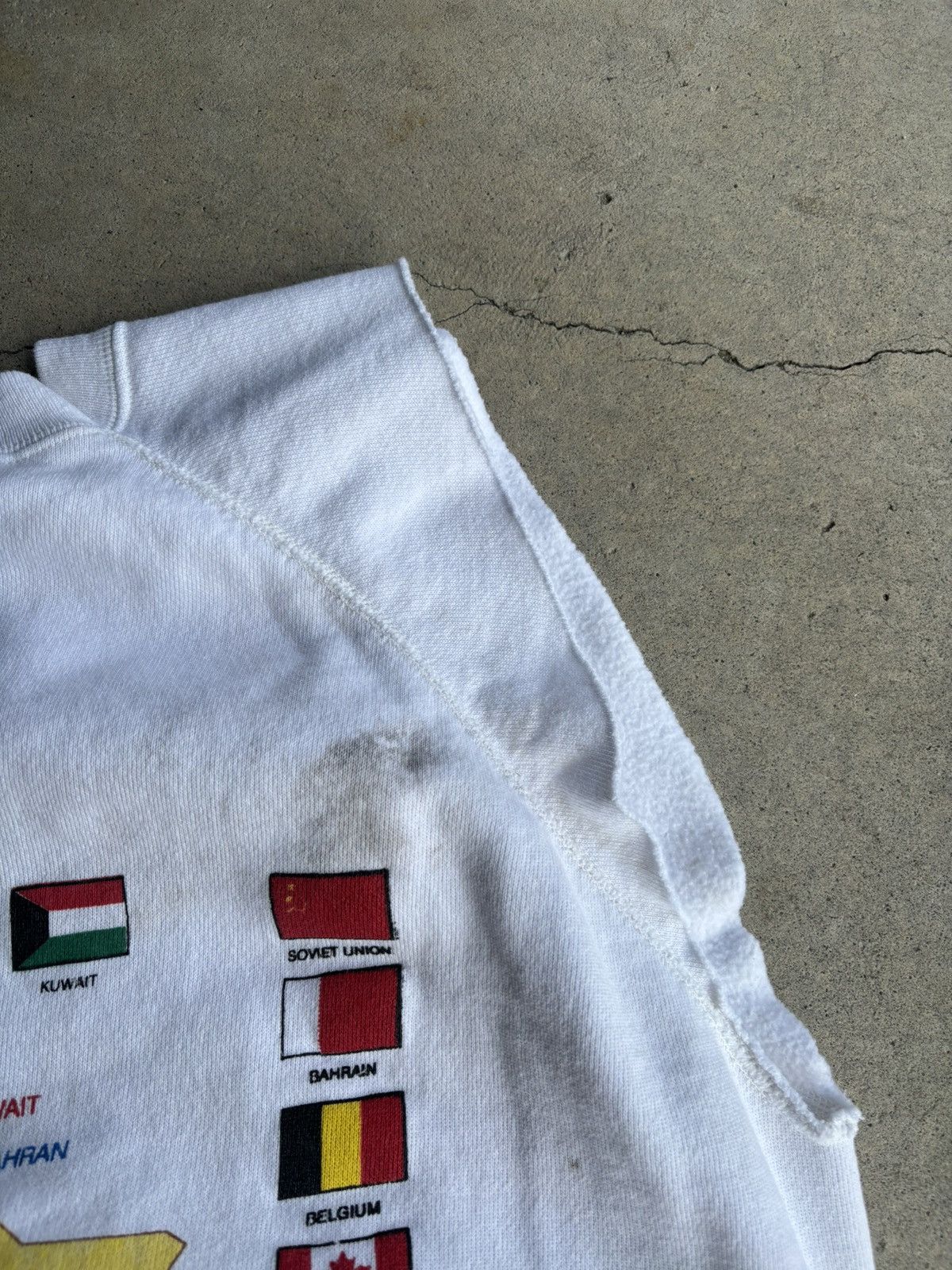 Japanese Brand × Vintage Crazy 90s Faded Desert Shield Boxy Grunge Archive Cut Crew Size US L / EU 52-54 / 3 - 5 Thumbnail