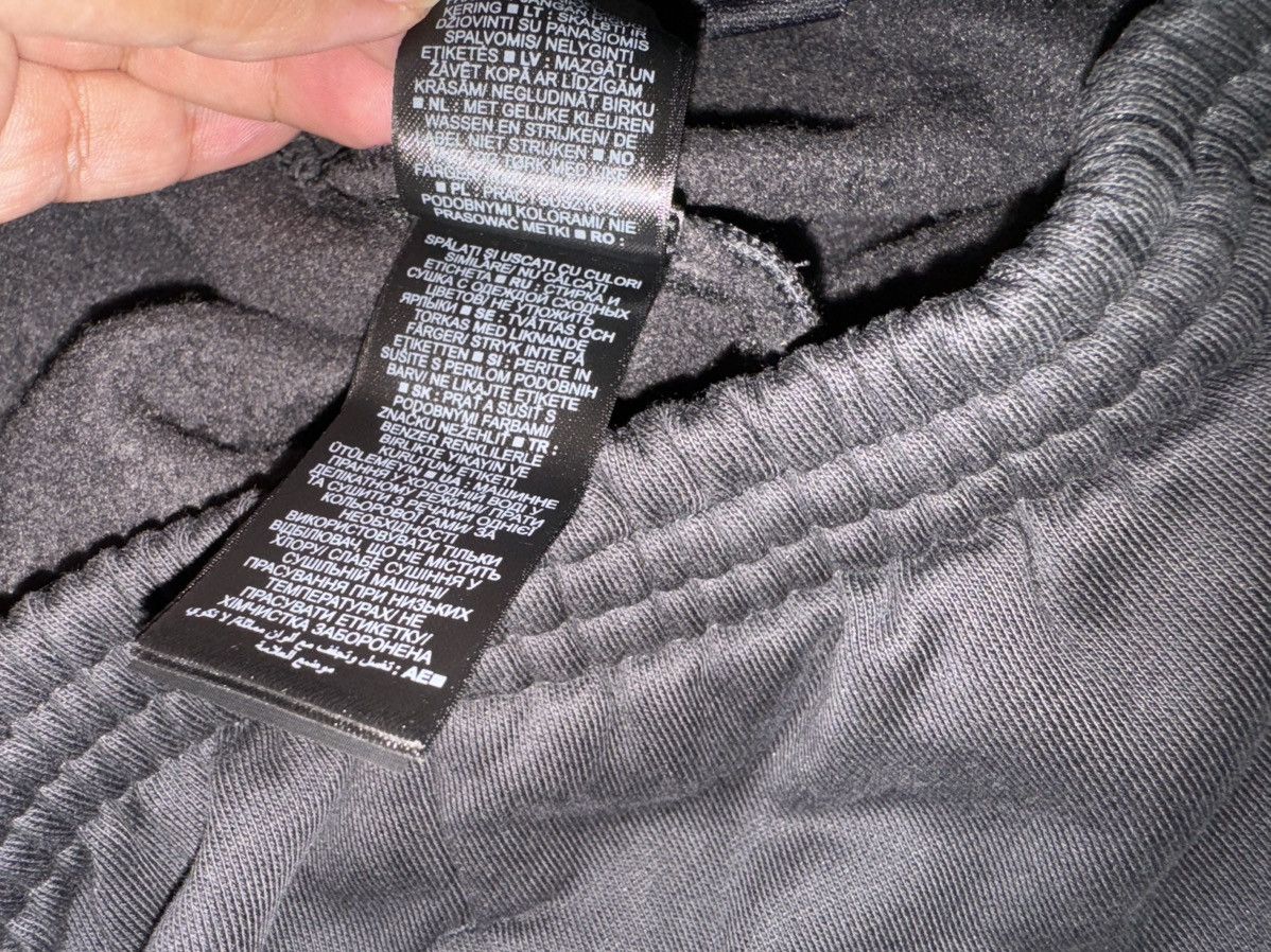 Balenciaga × Gap × Kanye West Yeezy Gap Sweatpants Black Size Small Size US 30 / EU 46 - 14 Thumbnail