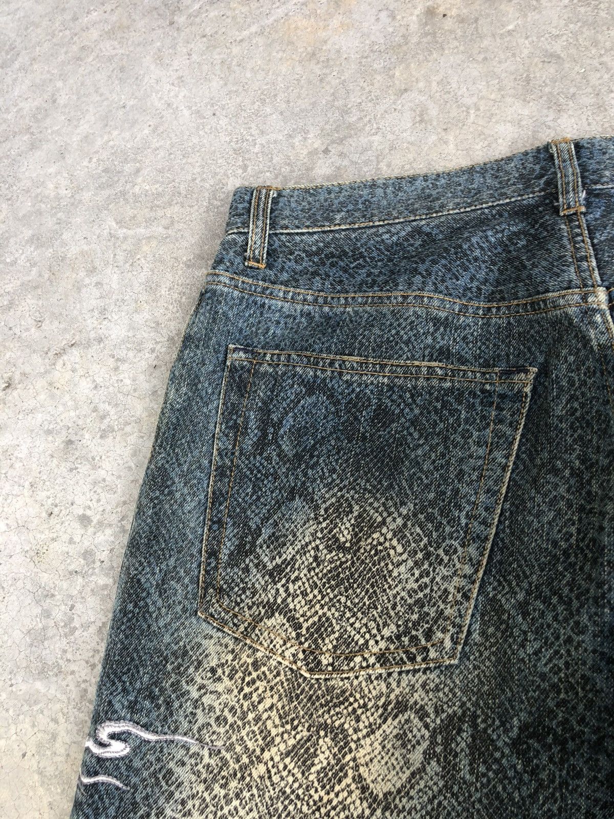 Karakuri Tamashii Karakuri Tamashii Embroidered Snake Skin Size US 32 / EU 48 - 18 Thumbnail