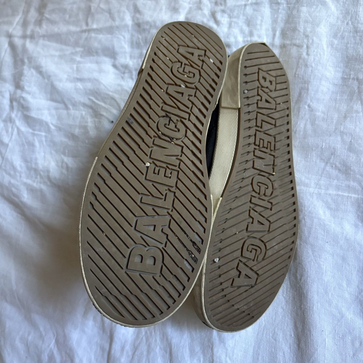 Balenciaga Balenciaga Distressed Paris Sneakers Size 41 Size US 8 / EU 41 - 4 Thumbnail
