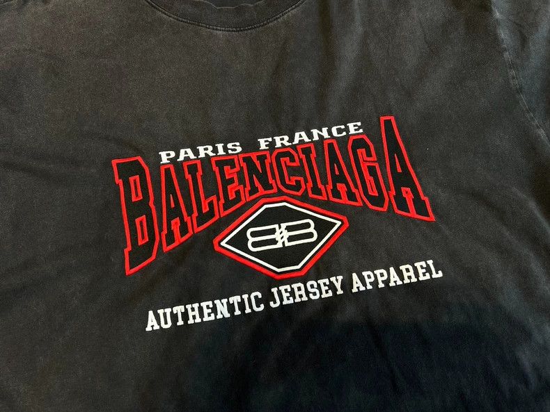 Balenciaga Balenciaga Batman washed and made old logo short sleeves Size US S / EU 44-46 / 1 - 3 Thumbnail