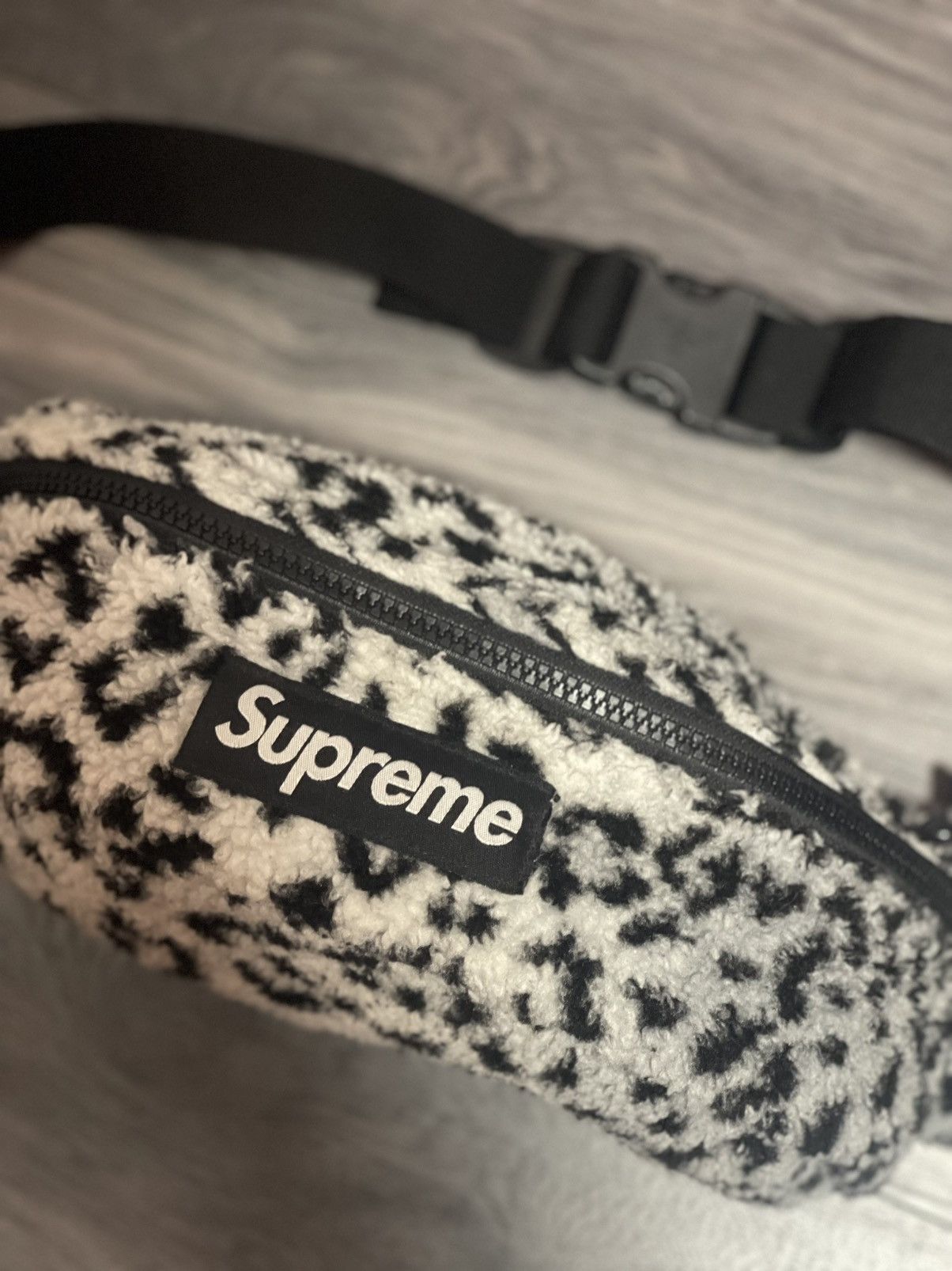 Supreme Supreme FW17 White Leopard Fleece Waist Bag Size ONE SIZE - 2 Thumbnail