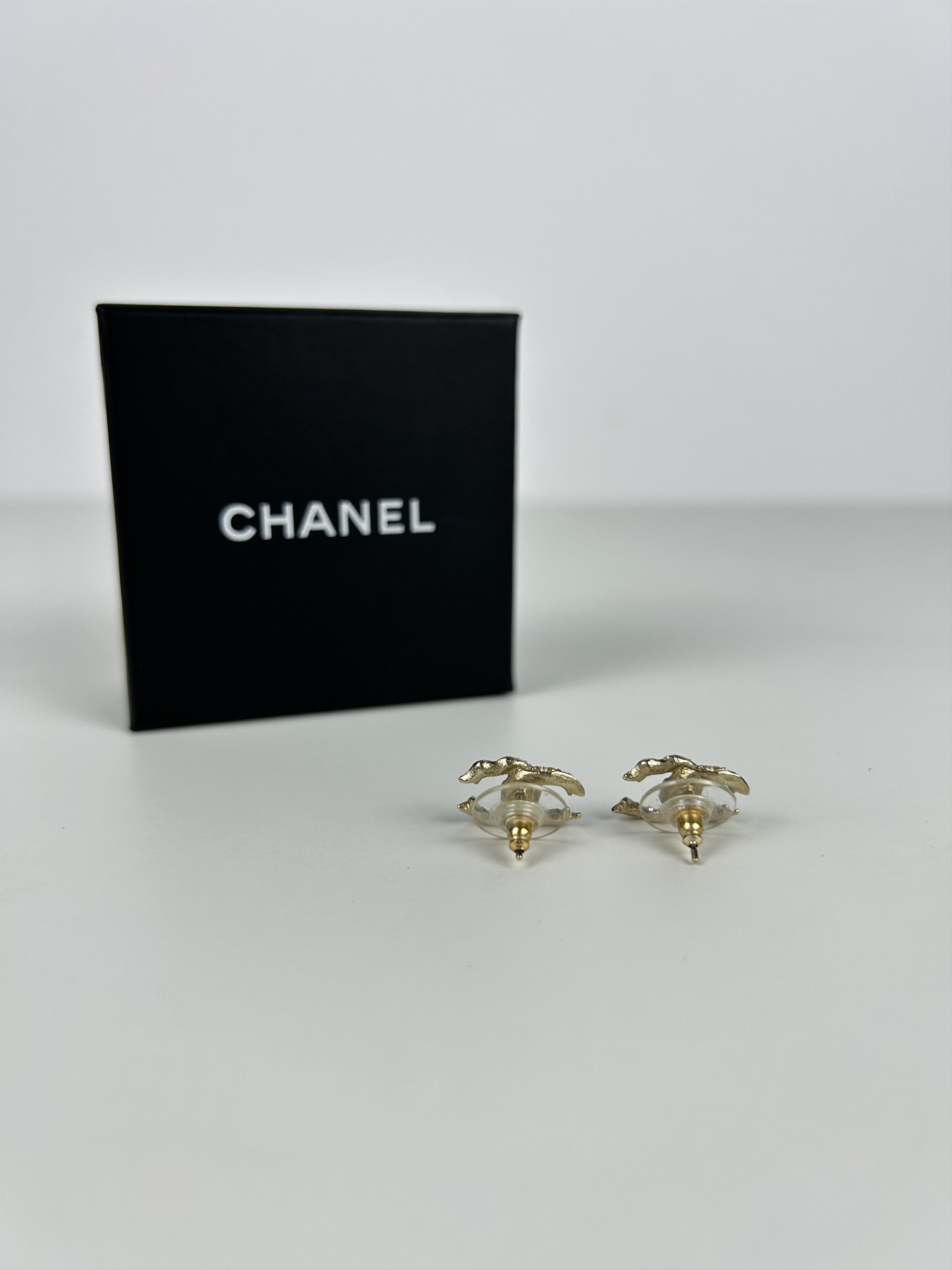 Chanel Chanel 2018 cruise cc logo rhinestone embellished earrings Size ONE SIZE - 8 Thumbnail