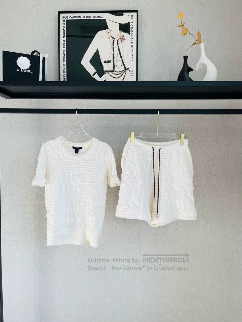 Louis Vuitton Louis Vuitton White logo towel cotton short sleeve Size S / US 4 / IT 40 - 2 Thumbnail