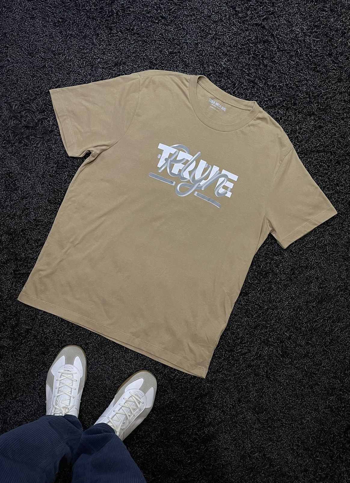 True Religion True Religion t shirt big printed tee Y2K beige big logo Size US L / EU 52-54 / 3 - 8 Thumbnail
