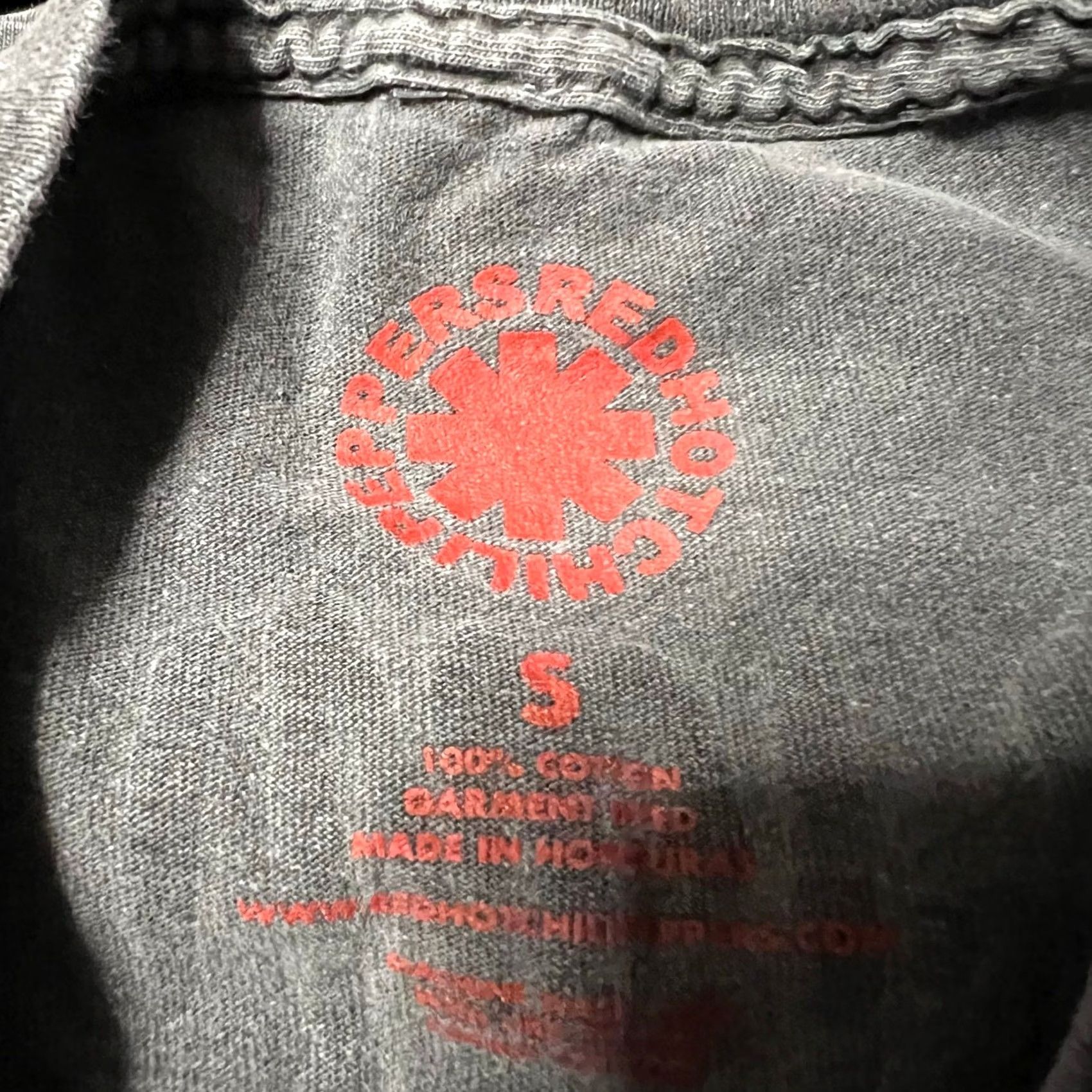 Vintage Red Hot Chili Peppers Unlimited Love World Tour 2023 T-Shirt Gray Size S Mens Size US S / EU 44-46 / 1 - 6 Thumbnail