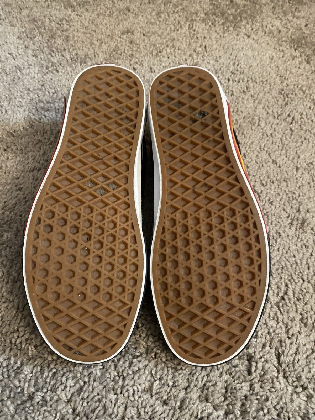Vans Unisex Vans Oldskool flame accent low sneakers size 5.5M/7W Size US 5.5 / EU 38 - 7 Thumbnail