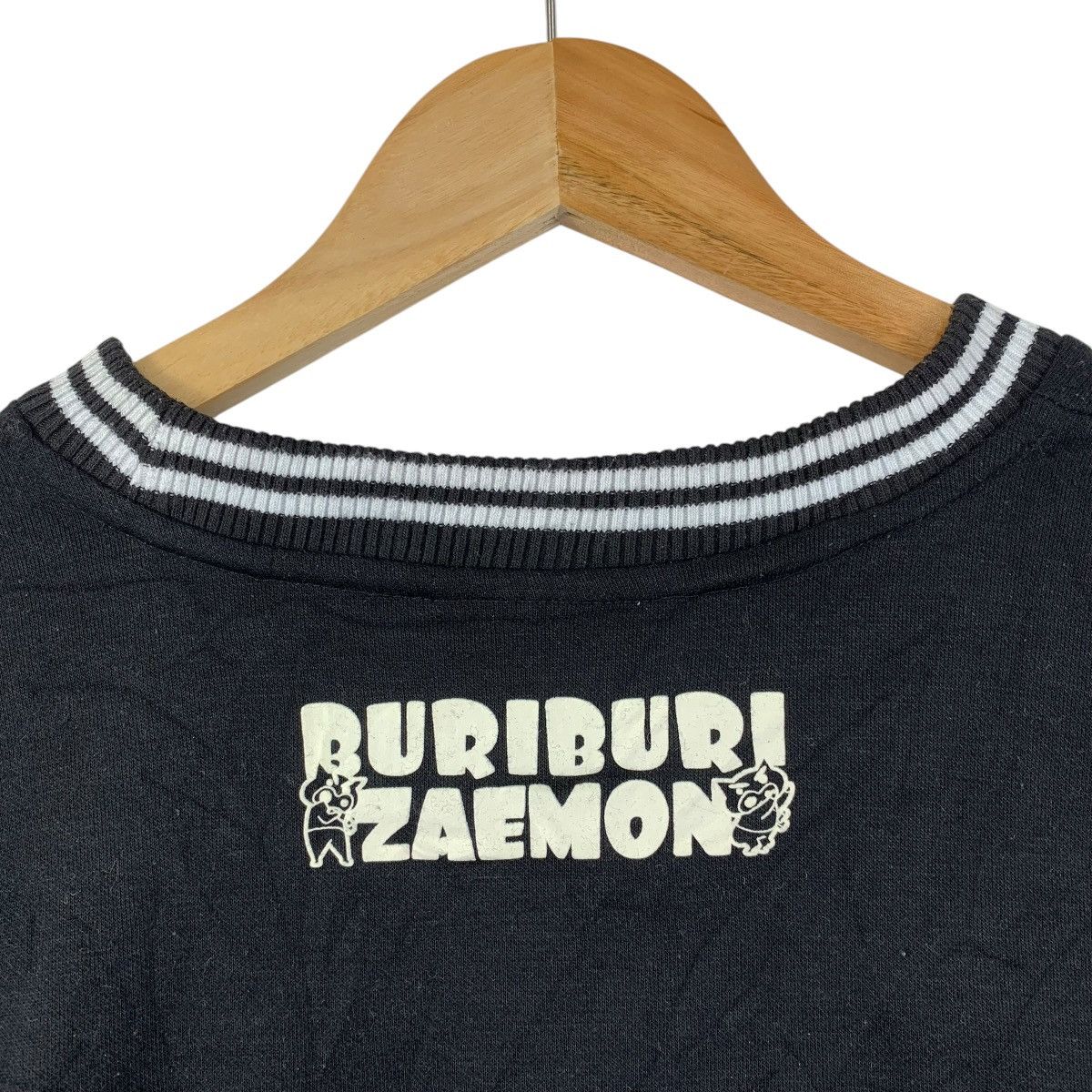 Vintage Vintage Crayon Shin-chan Buriburi Zaemon Sweatshirt Black Size US L / EU 52-54 / 3 - 7 Thumbnail