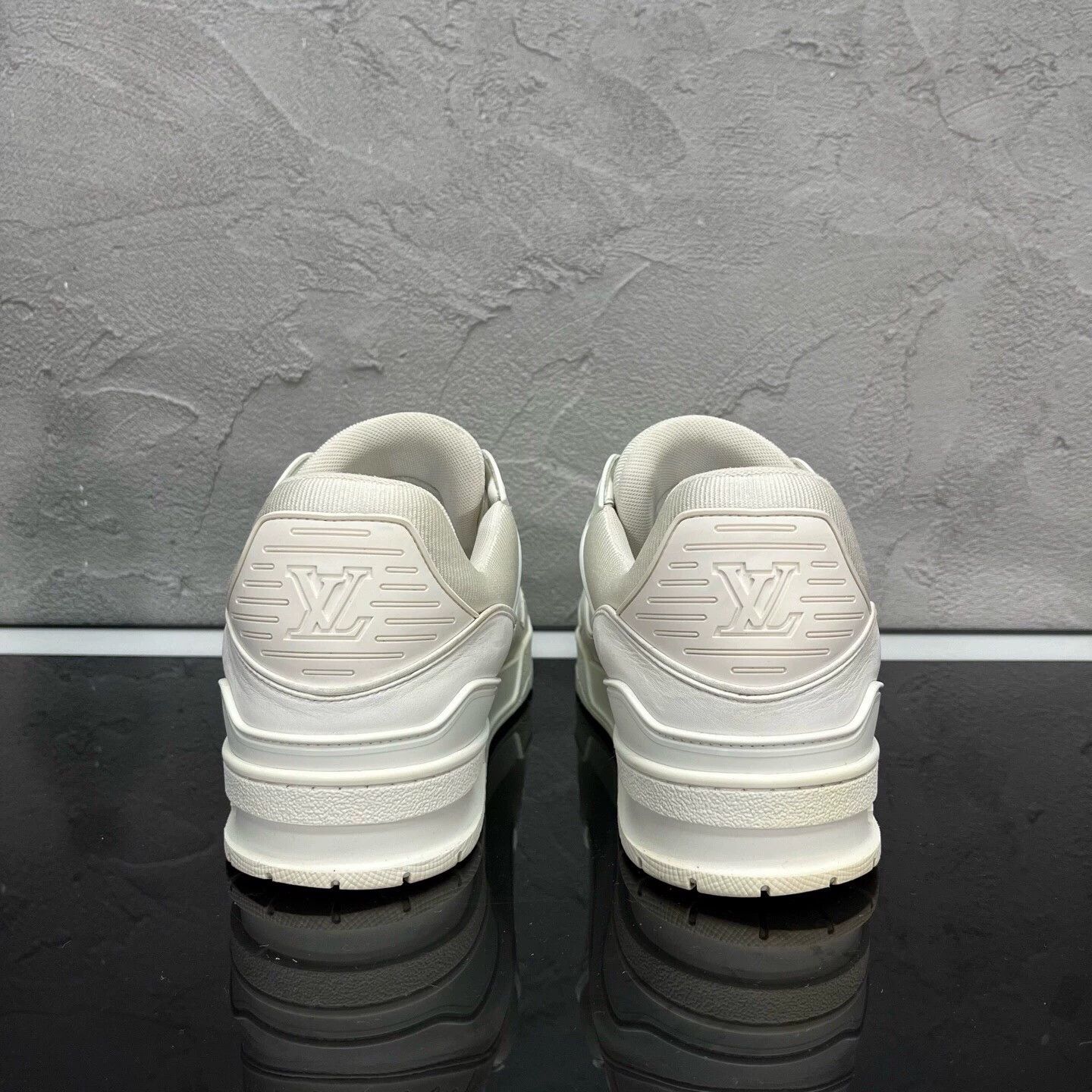 Louis Vuitton LV Trainer White UK10/44 98 New Lightly Used Size US 10 / EU 43 - 5 Thumbnail
