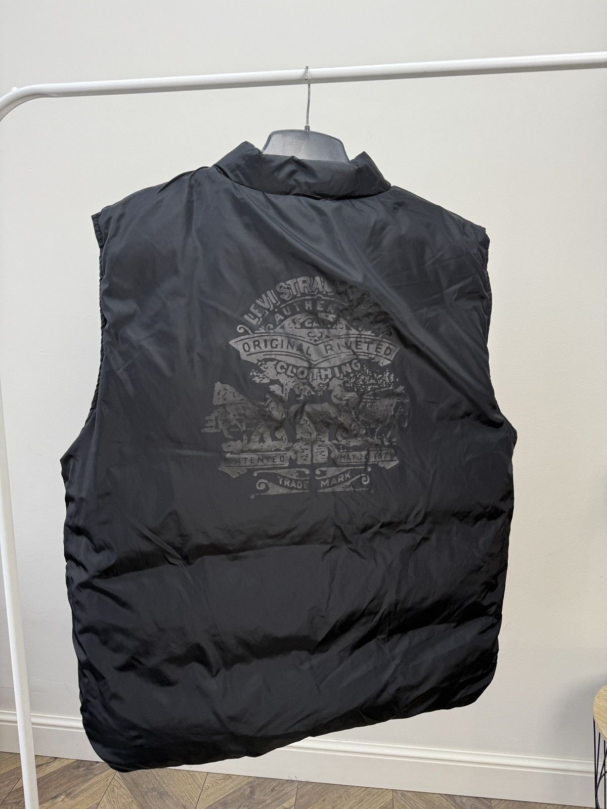 Levi's Levi’s Reversible Puffer Vest Black Logo Back Print Vintage Size US L / EU 52-54 / 3 - 9 Thumbnail