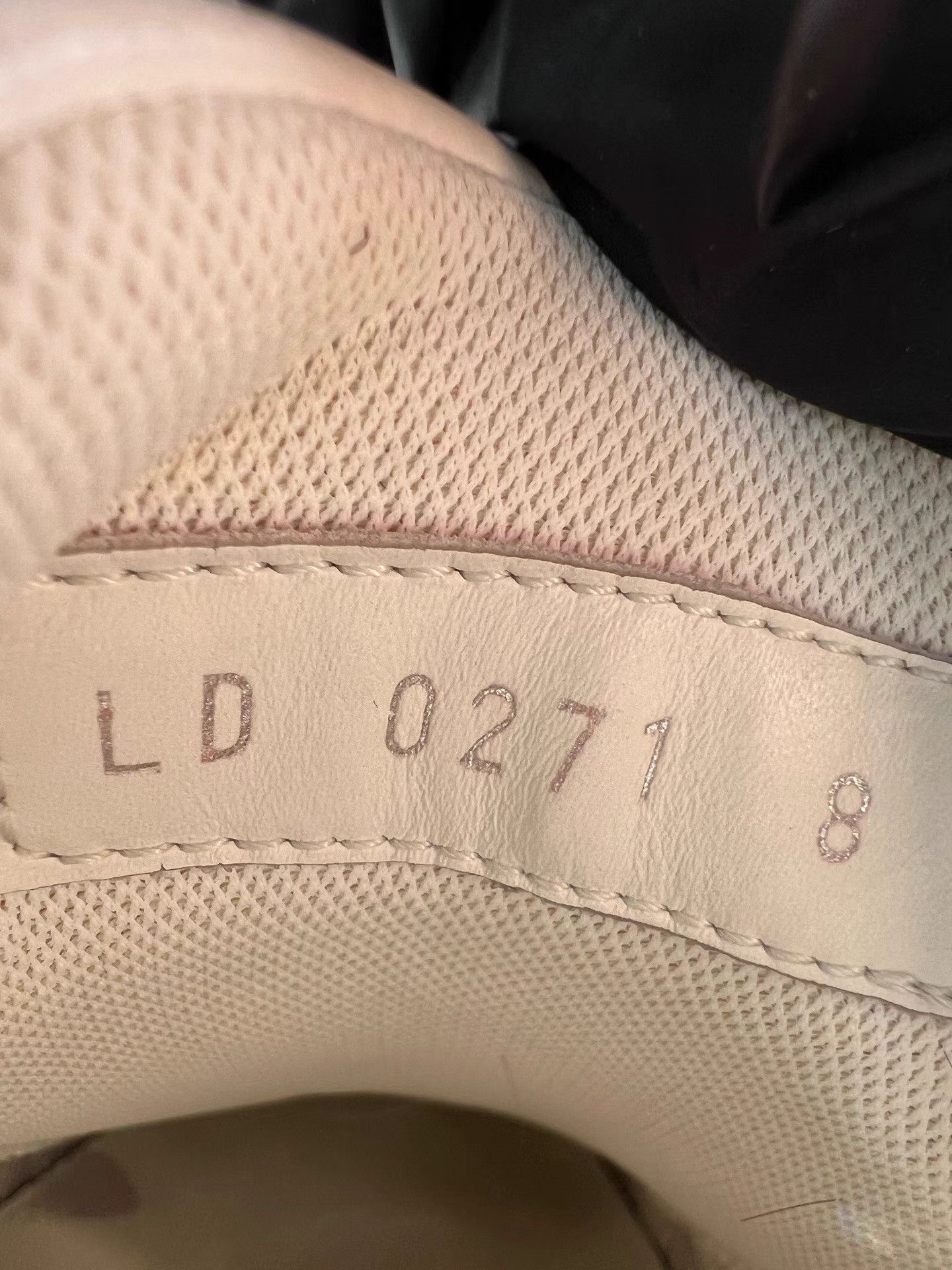 Louis Vuitton LOUIS VUITTON LV White Embossed Full Logo Low-Top Sneakers Size US 9 / EU 42 - 7 Thumbnail