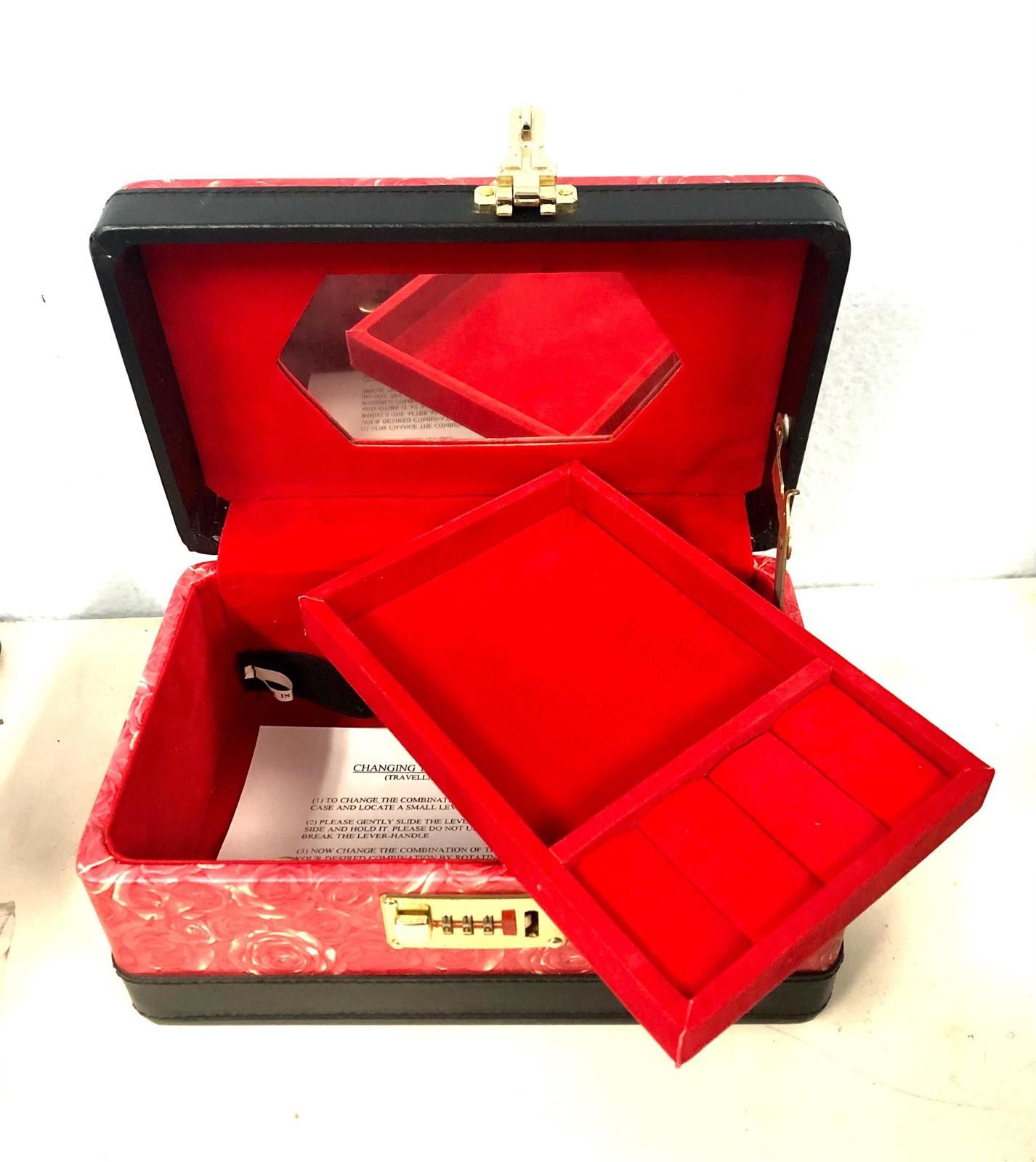 Designer Jewelry Toiletry Makeup Briefcase Carrying Bag Red Roses Size ONE SIZE - 3 Thumbnail