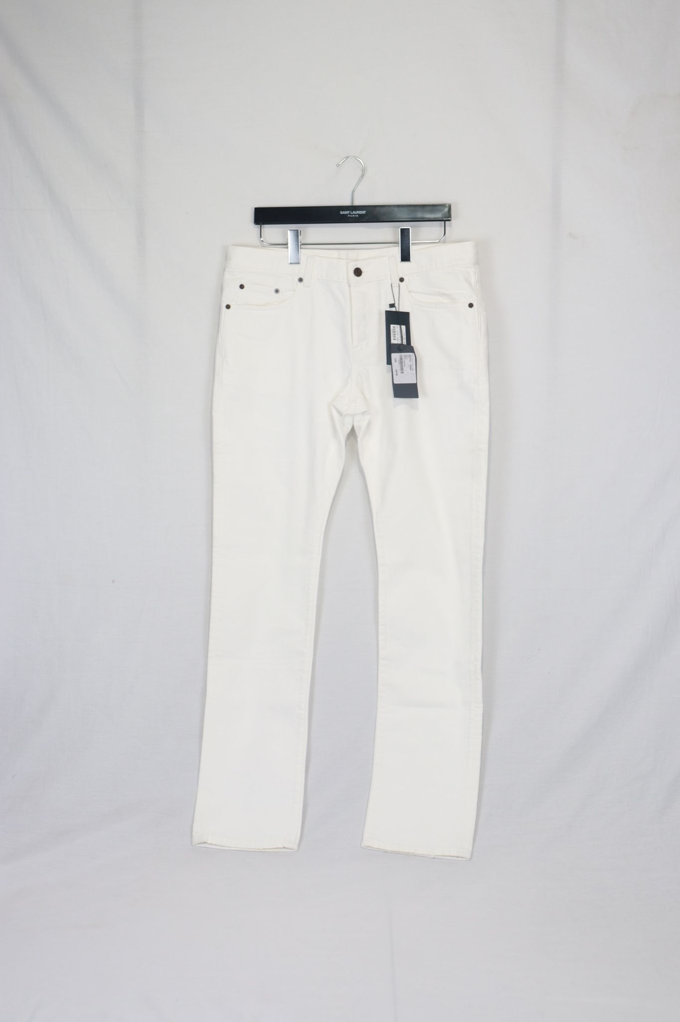 D18 Slim Fit Denim in White