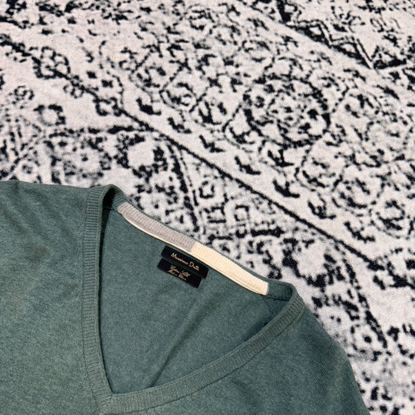 Massimo Dutti × Vintage Vintage Massimo Dutti Green Wool V-Neck Sweater Size L 90s Size US L / EU 52-54 / 3 - 4 Thumbnail
