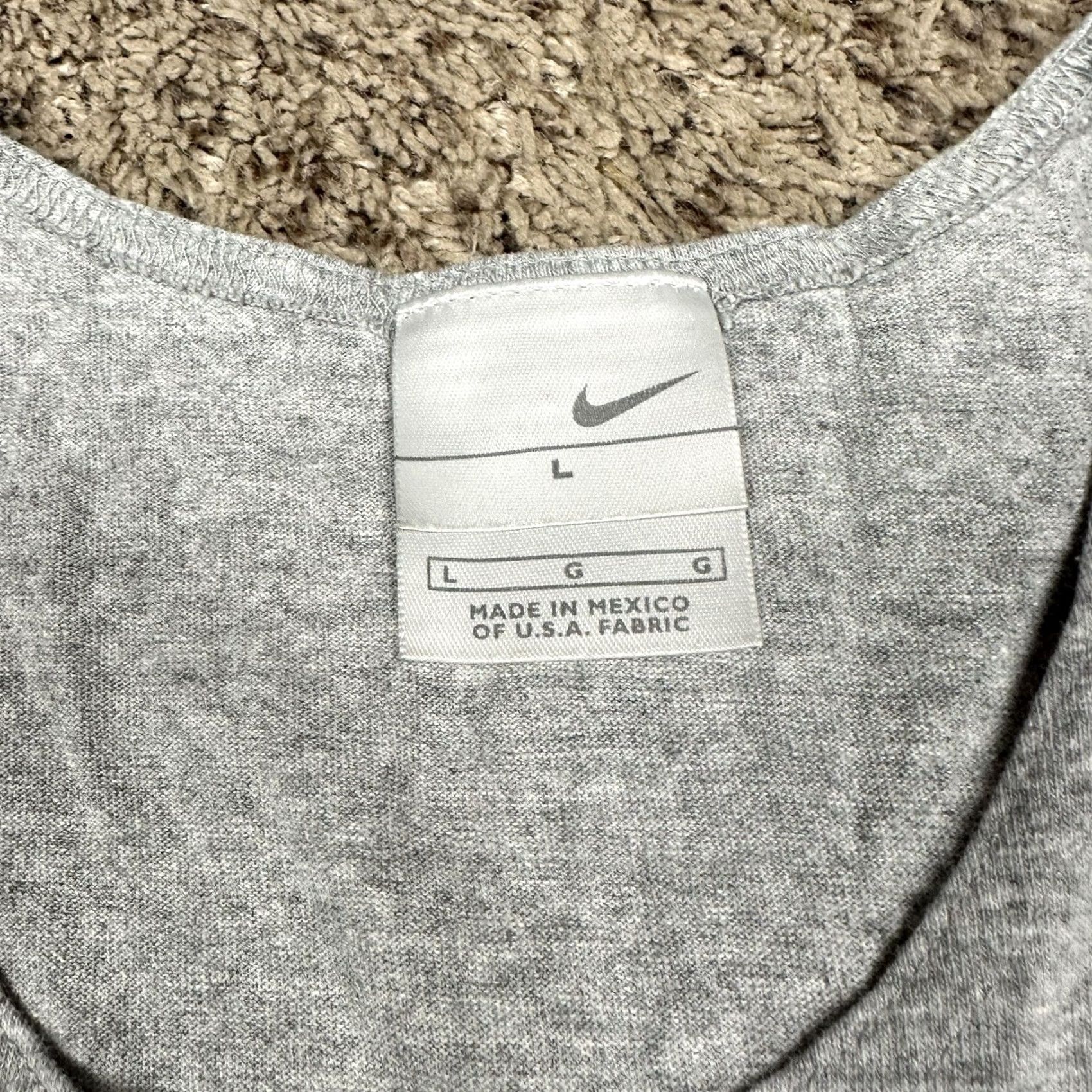 Nike VINTAGE Nike Adult Large Gray Sleeveless Tank Top Red Logo Athletic T Shirt Size US L / EU 52-54 / 3 - 2 Thumbnail
