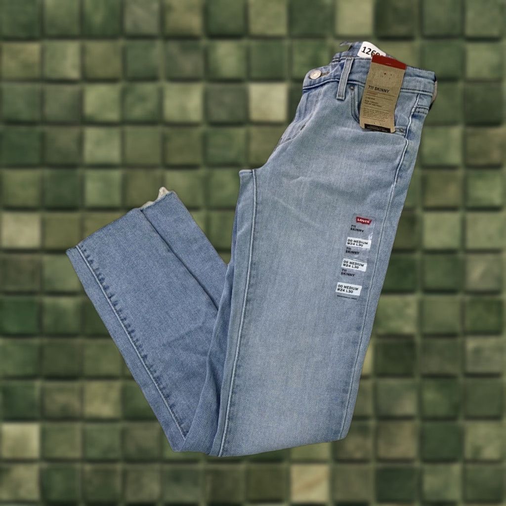 Levi's Levi’s 711 Skinny Hypersoft Mid Rise Raw Hem Womens Jeans Size 24" / US 00 / IT 34 - 1 Thumbnail