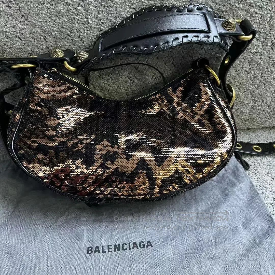 Balenciaga Balenciaga Golden scales The locomotive makes dumplings... Size ONE SIZE - 2 Thumbnail