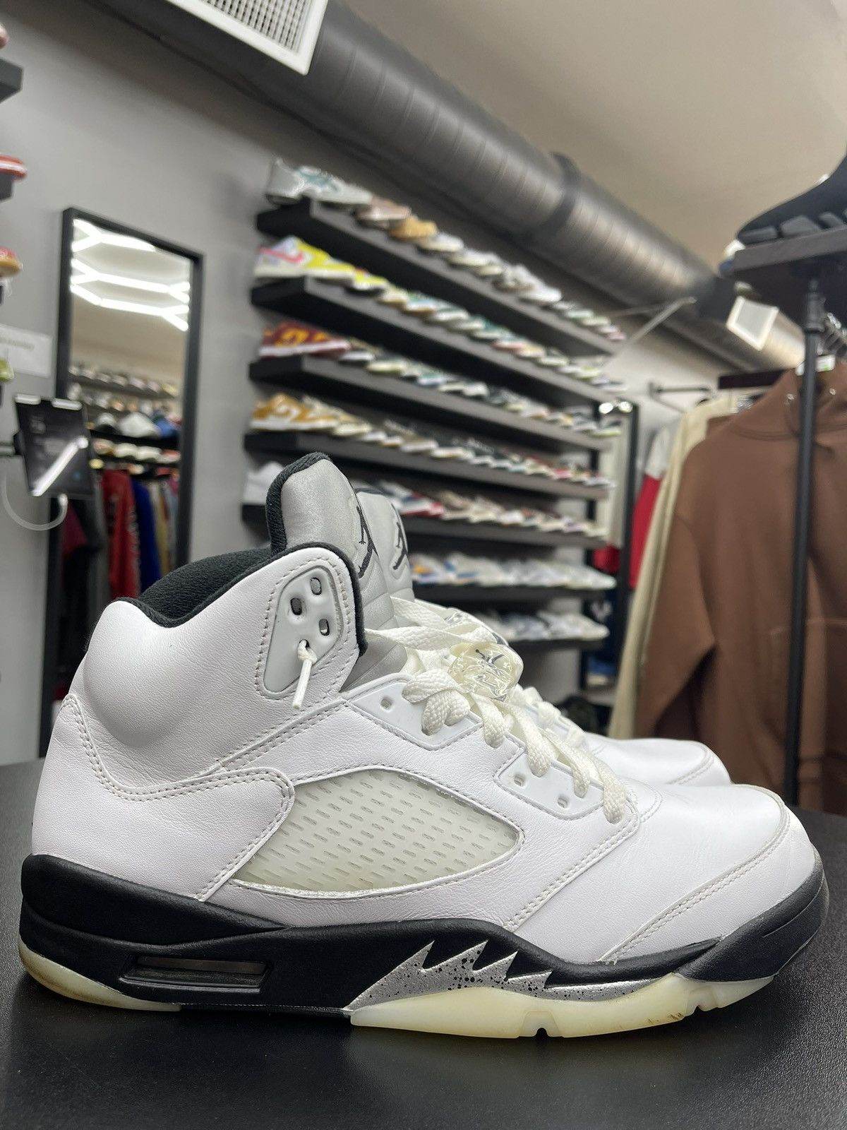 Jordan Brand Size 10.5 - Jordan 5 Retro Reverse Metallic Size US 10.5 / EU 43-44 - 3 Thumbnail