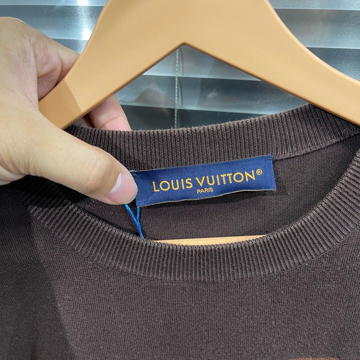 Louis Vuitton LV 24ss Pharrell Hard Trunk Khaki Knit SS XL 99new Size US XL / EU 56 / 4 - 3 Thumbnail