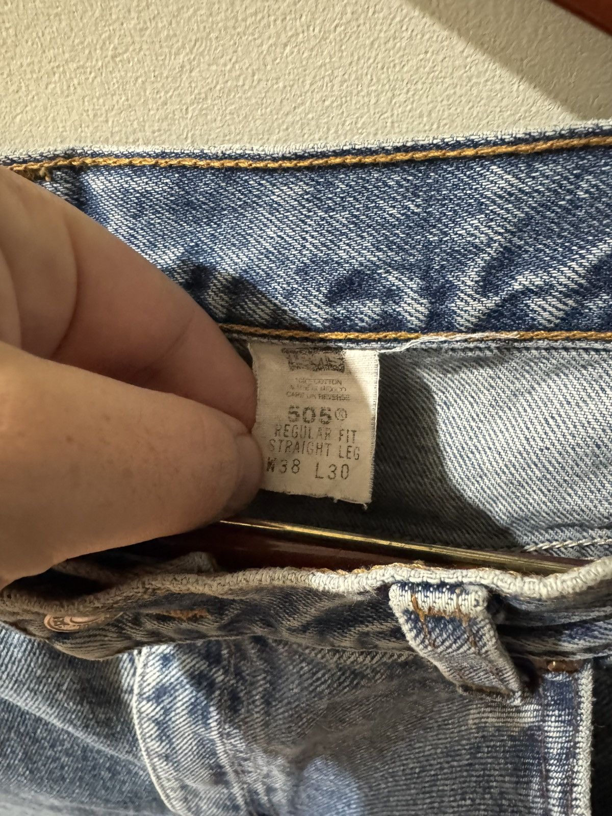 Levi's Men’s 90s Vintage Levi’s 505 Medium Wash Straight Leg Jeans Size US 36 / EU 52 - 2 Thumbnail