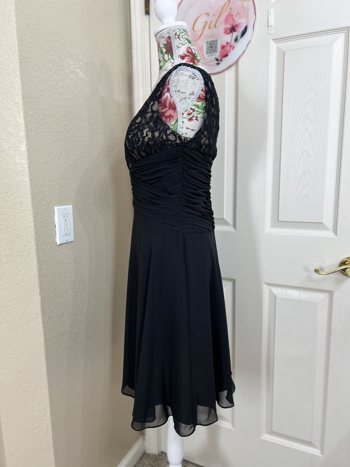 Other Jones Wear black lace midi dress size 6 Size S / US 4 / IT 40 - 4 Thumbnail