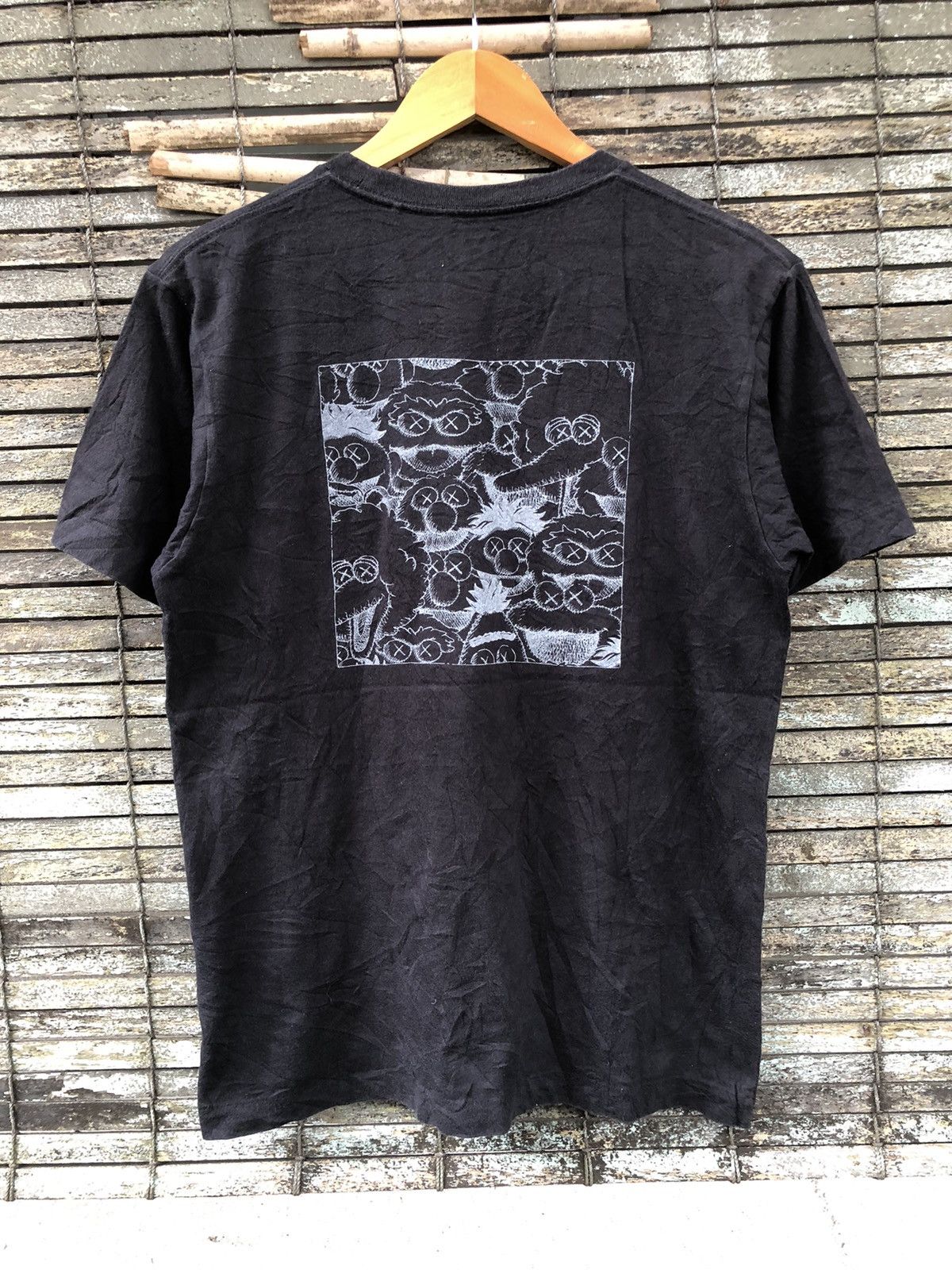 Japanese Brand × Vintage Vintage UT x Kaws Sesama Street Japanese Brands Tshirt Size US M / EU 48-50 / 2 - 1 Thumbnail