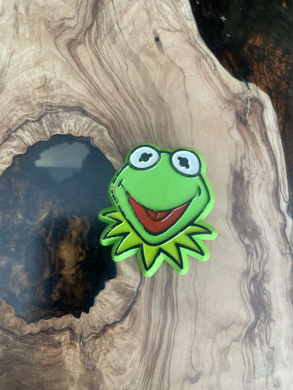 Disney × Vintage Vintage 1978 Kermit The Frog Portrait Badge Pin Size ONE SIZE - 3 Thumbnail