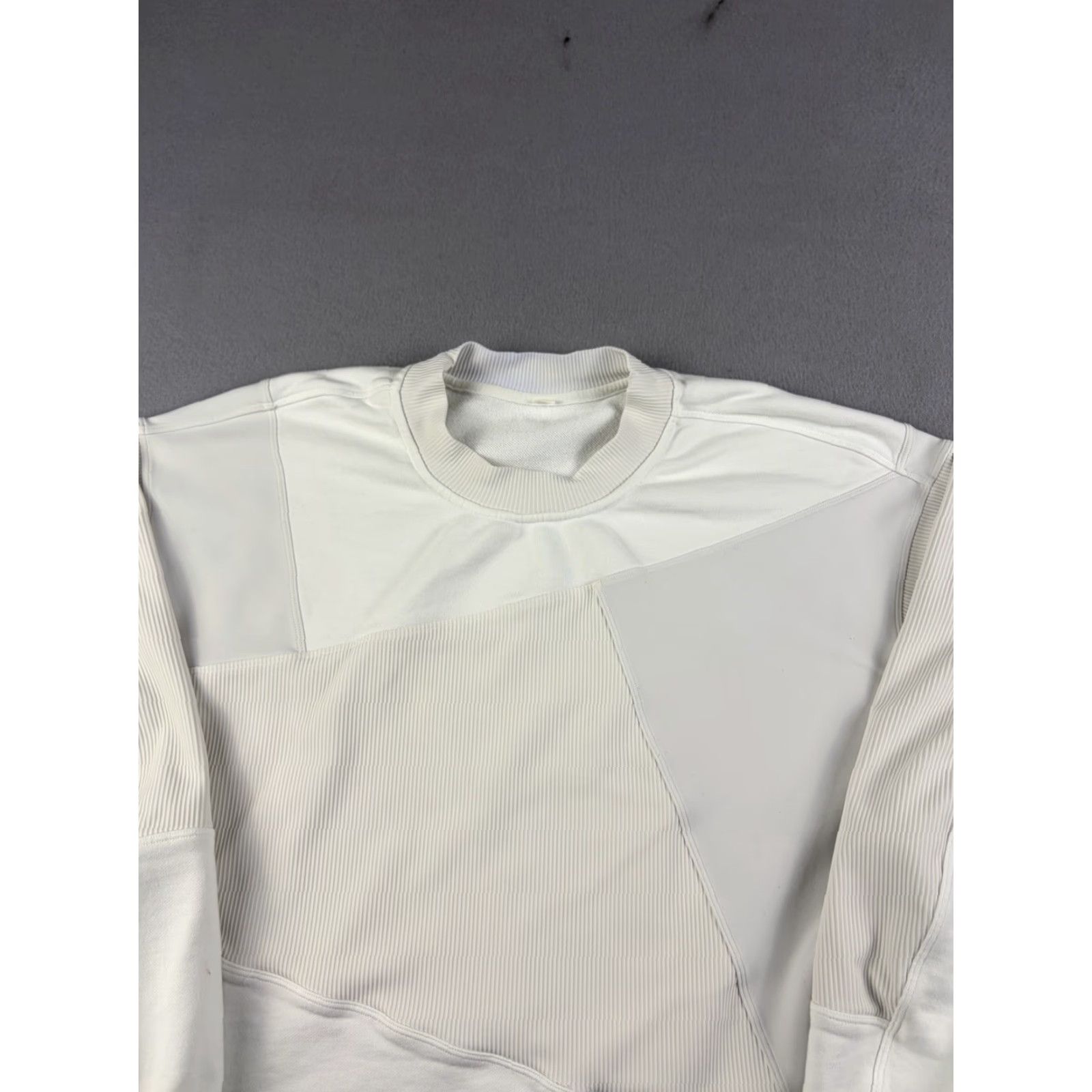 Lululemon Lululemon Sweatshirt Womens Large White Oversized Crewneck Pullover Activewear Logo Plush Crew Neck Shirt Women Mens? Wait. Size L / US 10 / IT 46 - 2 Thumbnail