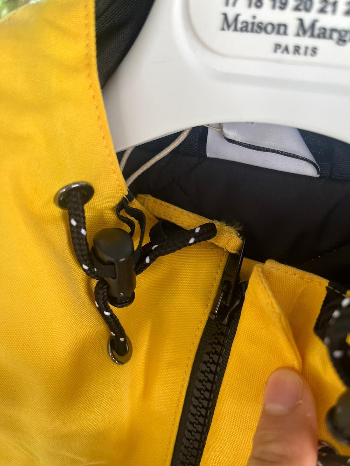 Vetements SS18 DHL Parka in Yellow Size US S / EU 44-46 / 1 - 7 Thumbnail