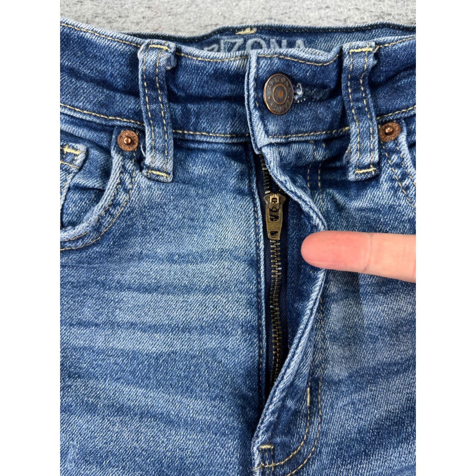 Vintage Arizona Jeans Shorts Womens Denim Cutoff Distressed High Rise 22x1 3 Blue Floral Vintage? No (but must follow rules). Size 26" / US 2 / IT 38 - 6 Thumbnail
