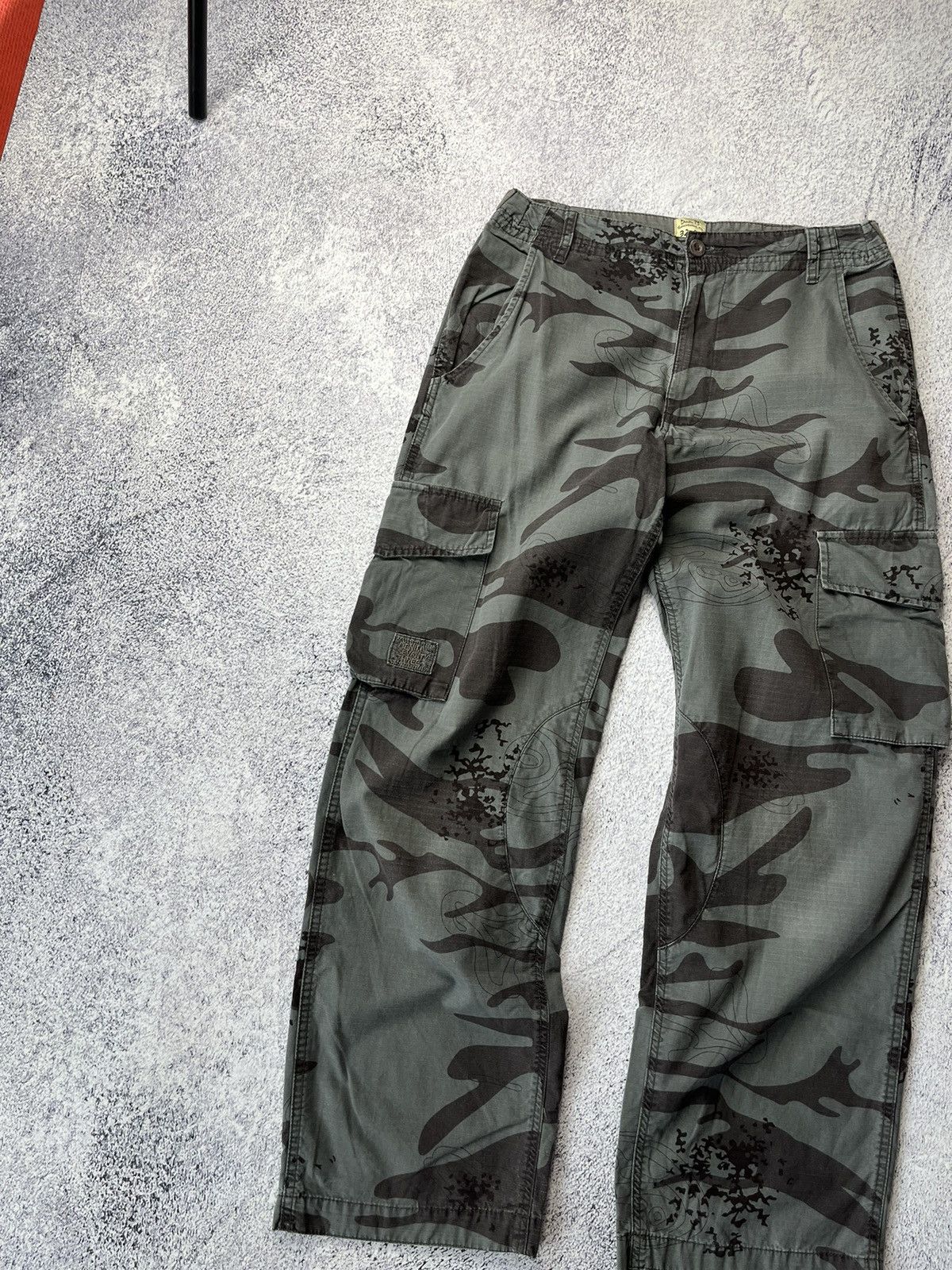 Japanese Brand RARE VINTAGE FADED STREETWEAR CAMO CARGO PANTS Y2K Size US 32 / EU 48 - 2 Thumbnail