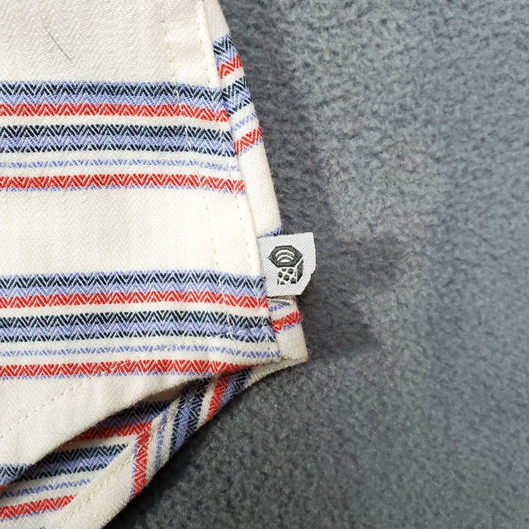 Mountain Hardwear Mountain Hardwear Hooded Long Sleeve Shirt Womens Large White Blue Red Striped Outdoor Size L / US 10 / IT 46 - 5 Thumbnail