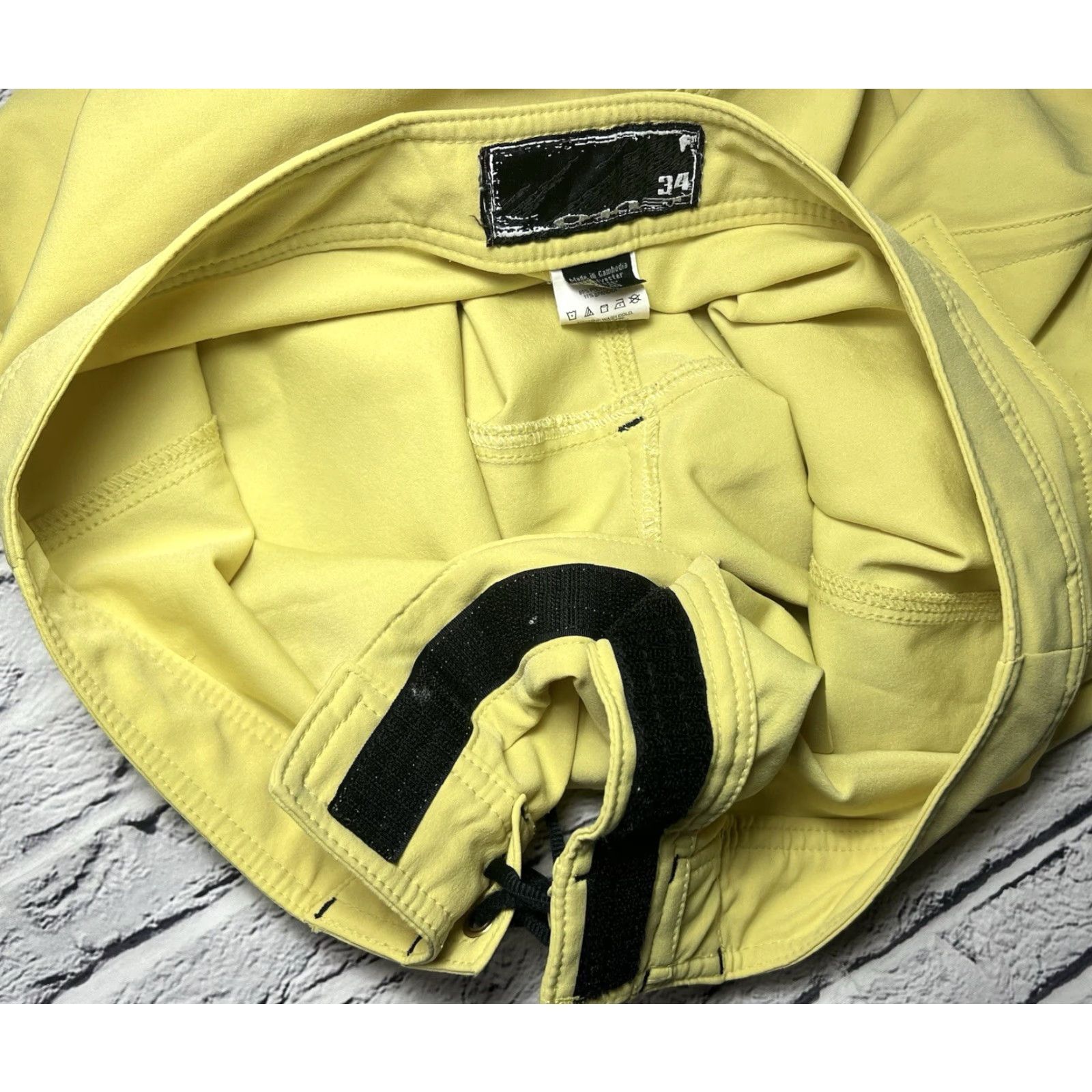 Oakley Oakley Men’s Boardshort Swim Trunks Board Shorts 34 Yellow Polyester Elastan Blended Fabric Drawstring Pockets Surfing Mens Size US 34 / EU 50 - 7 Thumbnail