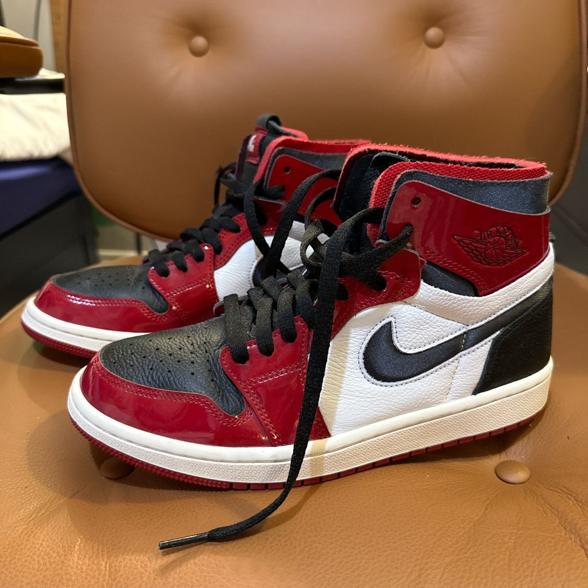 Nike Nike Air Jordan 1 high red trainers Size US 6 / EU 39 - 1 Thumbnail