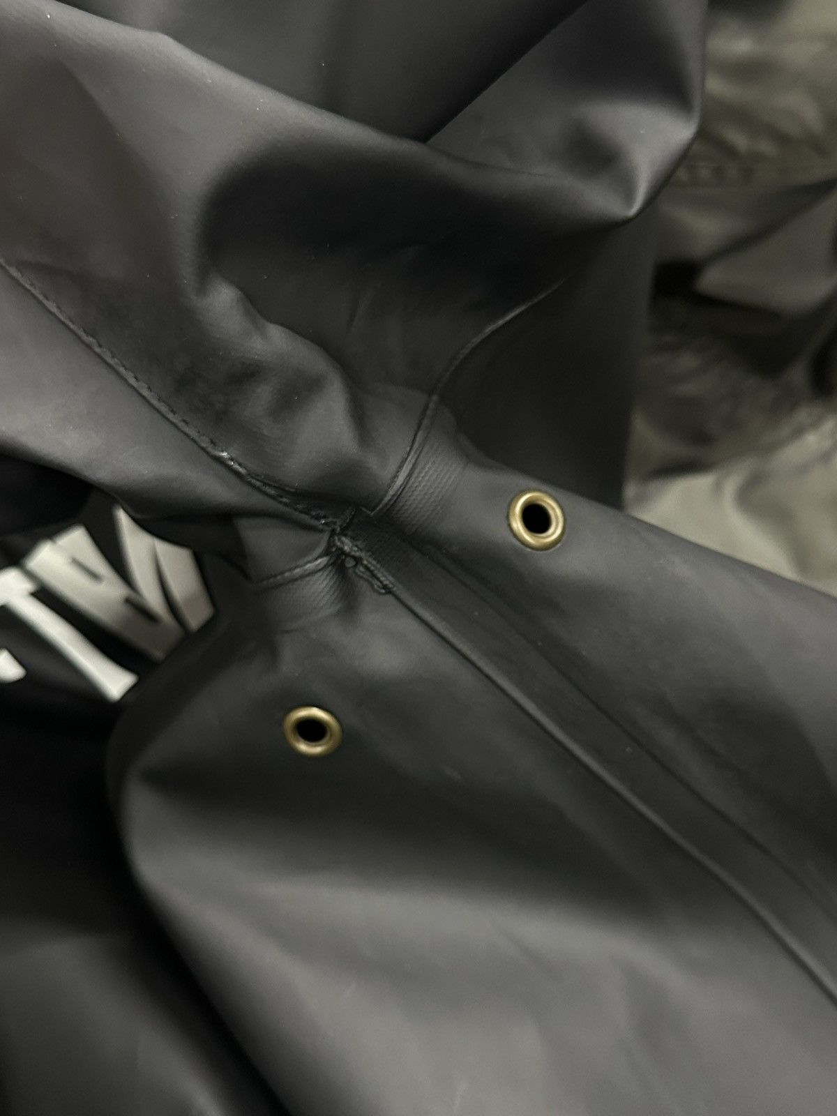 Vetements Vetements - F/W 18 - Oversized Rain Coat Size US L / EU 52-54 / 3 - 5 Thumbnail