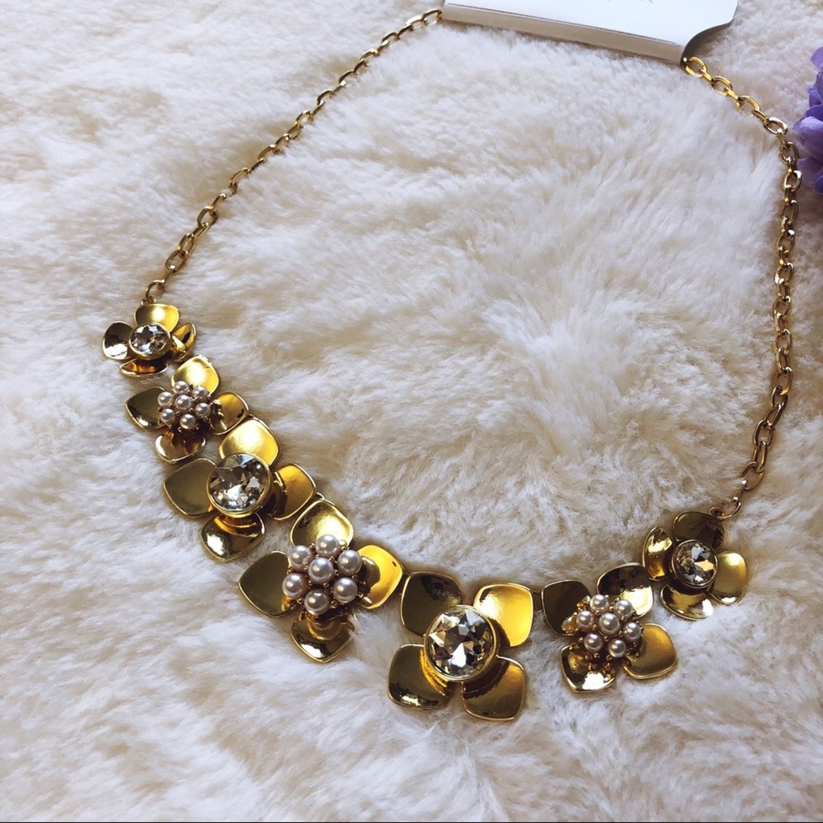 Ann Taylor Ann Taylor Pearlized Floral Statement Necklace Size ONE SIZE - 2 Thumbnail