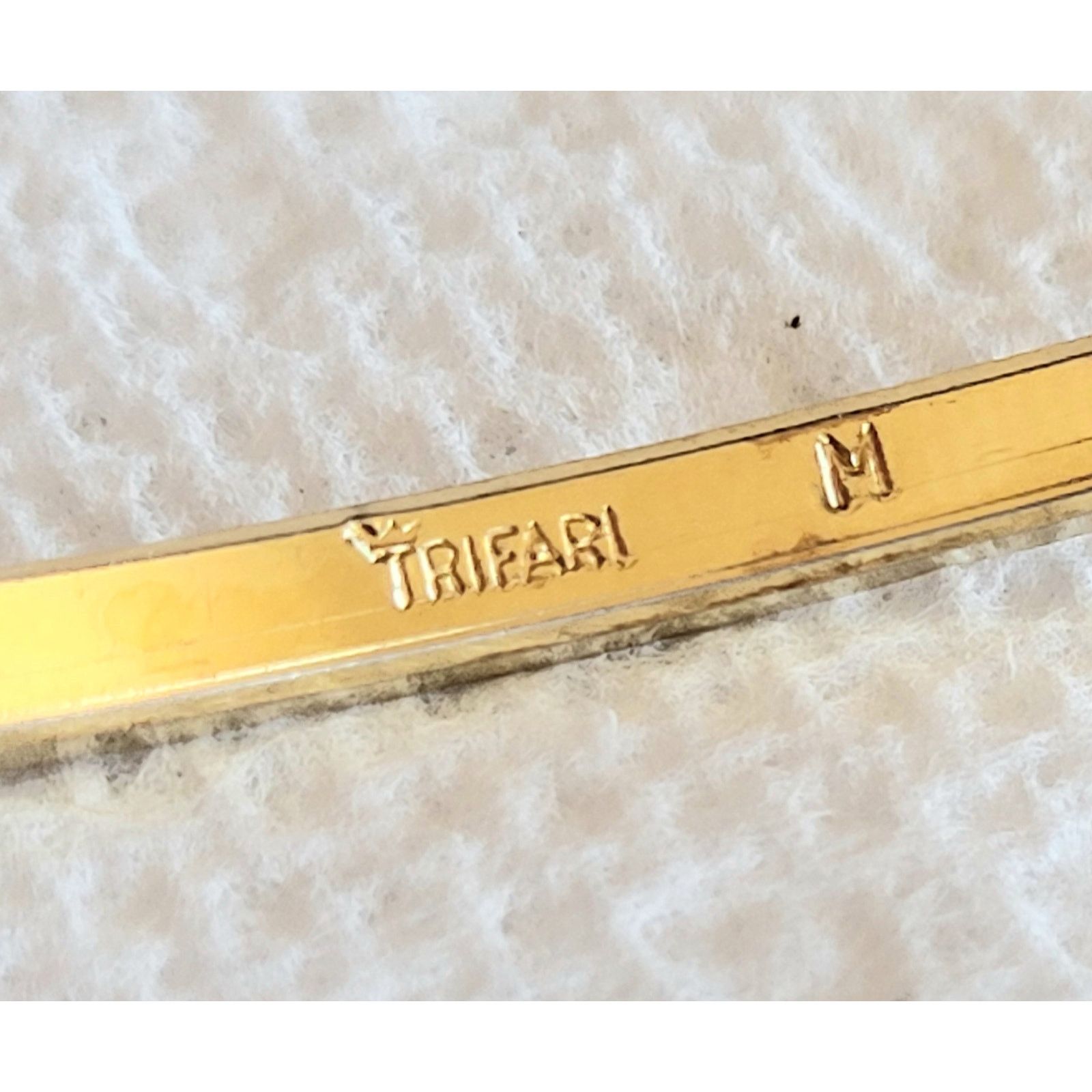 Other Crown Trifari Diamond Cut Gold Bangle Bracelet Vintage Size ONE SIZE - 5 Thumbnail