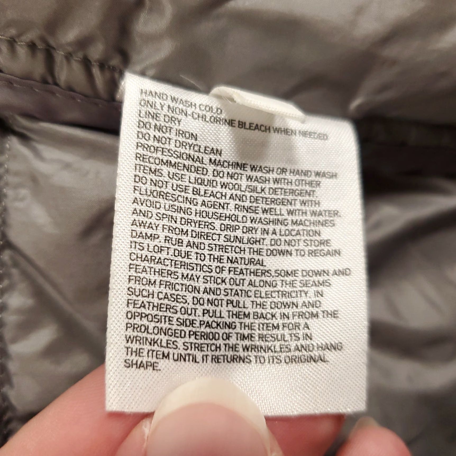 Uniqlo VINTAGE Uniqlo Puffer Vest Womens Large Silver Lightweight Full Zip Casual Outdoor Size L / US 10 / IT 46 - 6 Thumbnail