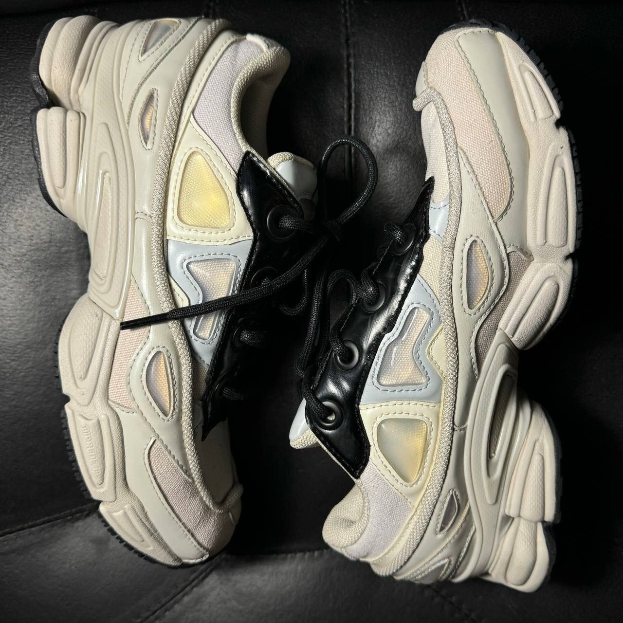 Adidas × Raf Simons Adidas Raf Simons Ozweego Cream White Size US 6.5 / EU 39-40 - 4 Thumbnail