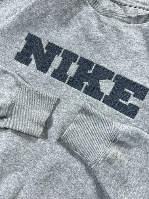 Nike spellout embroidered sweatshirt hot sale