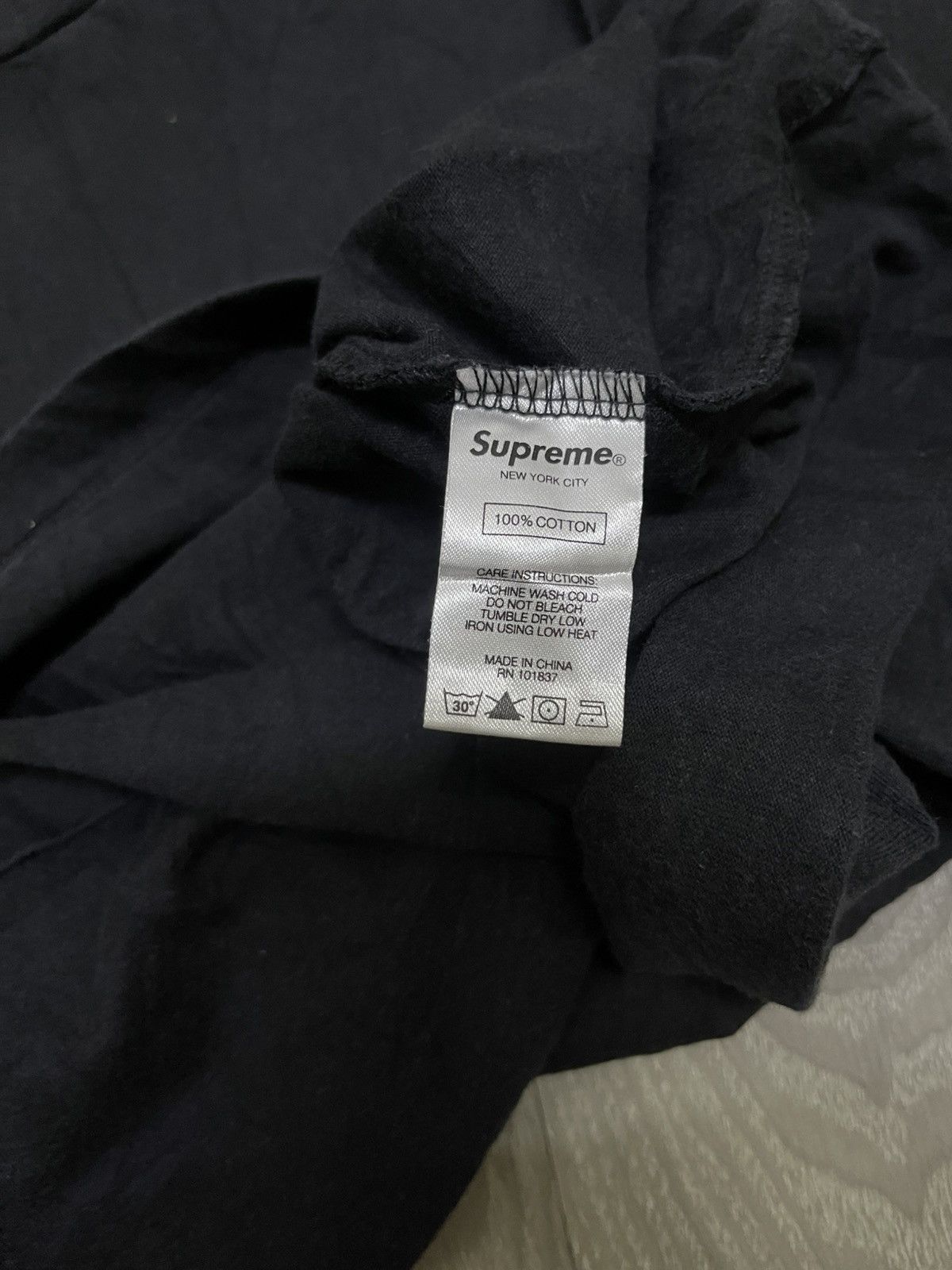 Supreme Supreme Crest Label Pocket Tee Black Size (M) Size US M / EU 48-50 / 2 - 15 Thumbnail