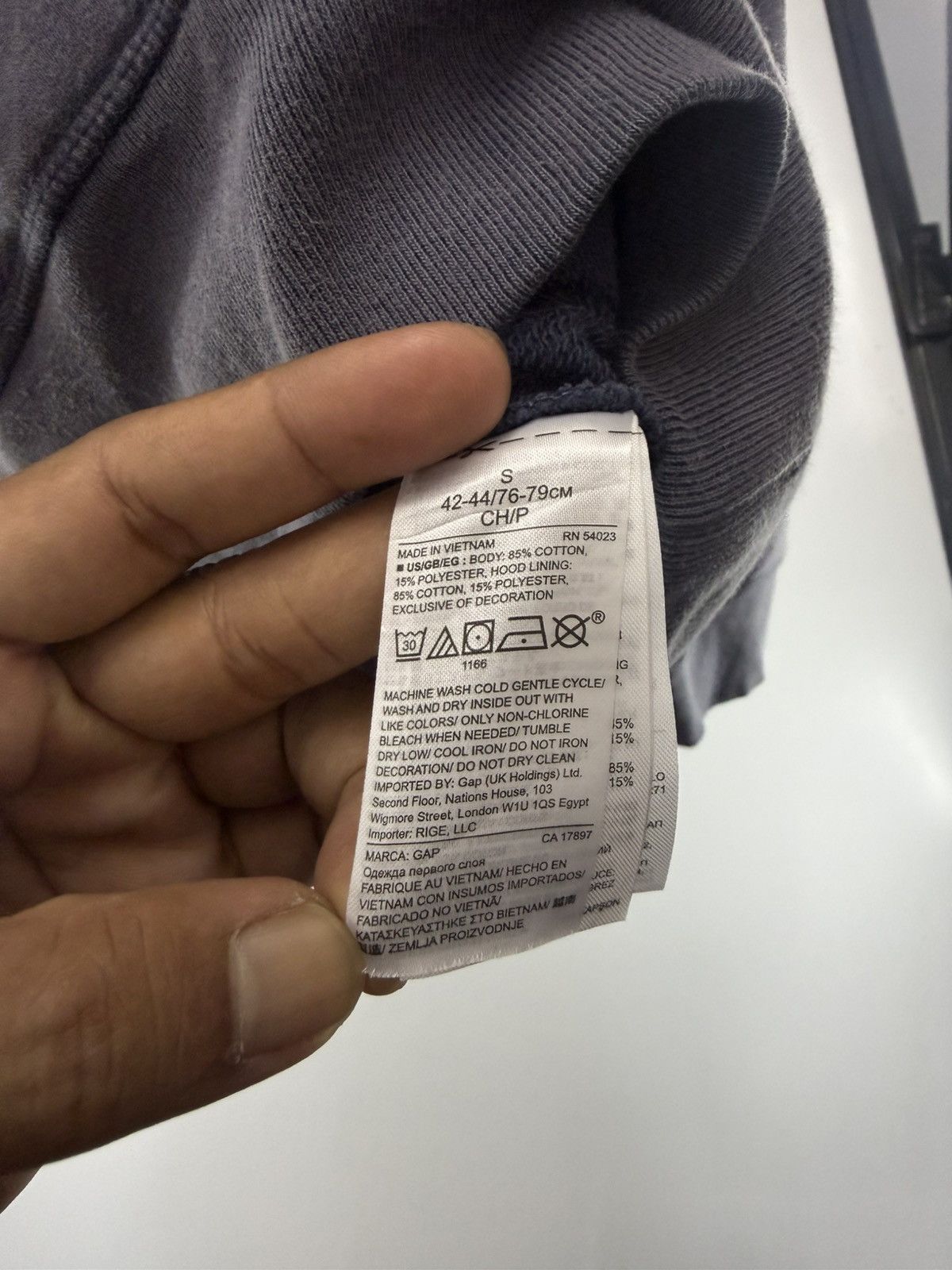 Gap 🔥 GAP Britain Navy Distressed Faded Hoodie Spellout Logo - S Size US S / EU 44-46 / 1 - 8 Thumbnail