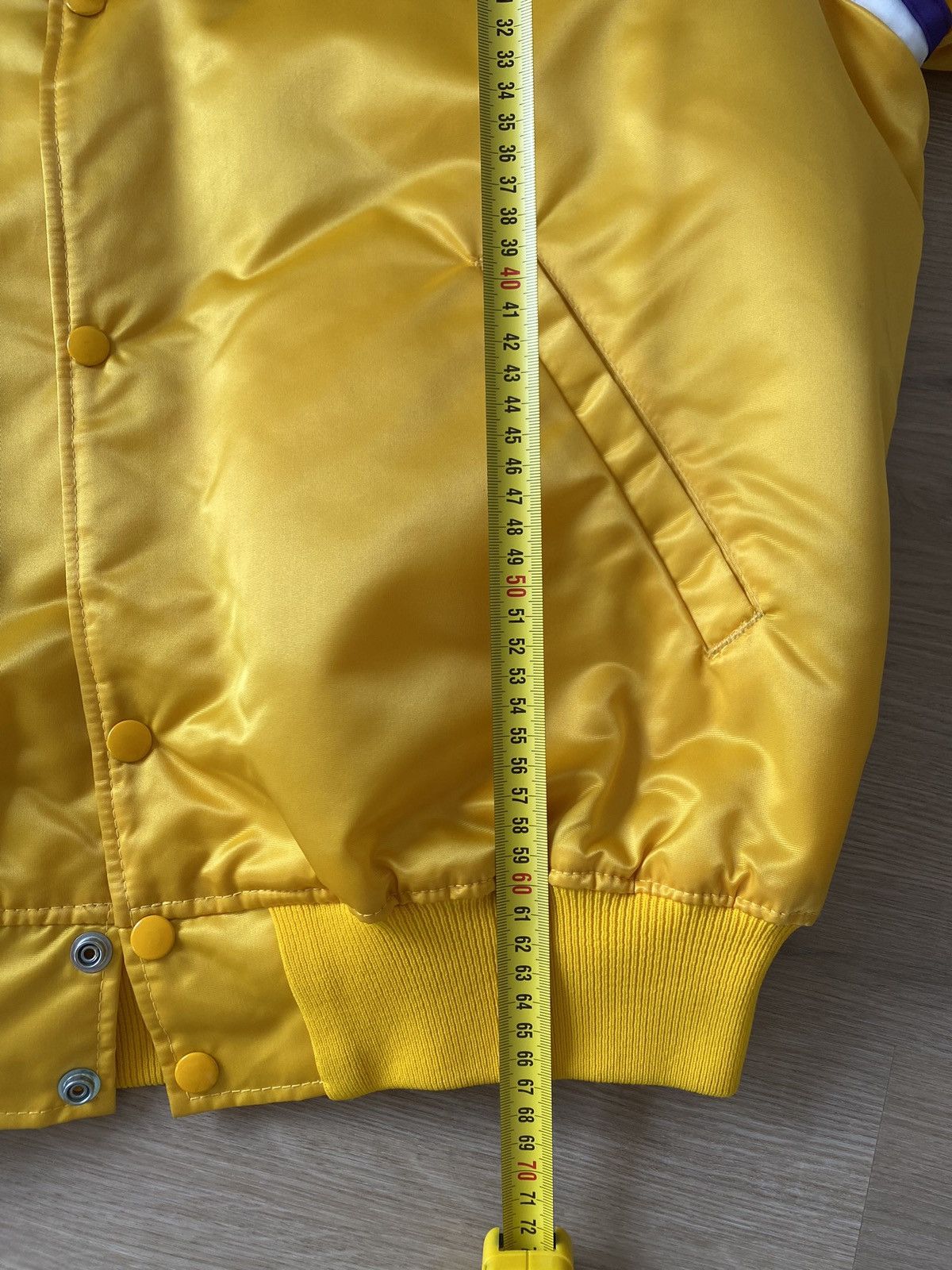 Starter Vintage Starter Lakers Varsity jacket with autographs! Size US XL / EU 56 / 4 - 10 Thumbnail