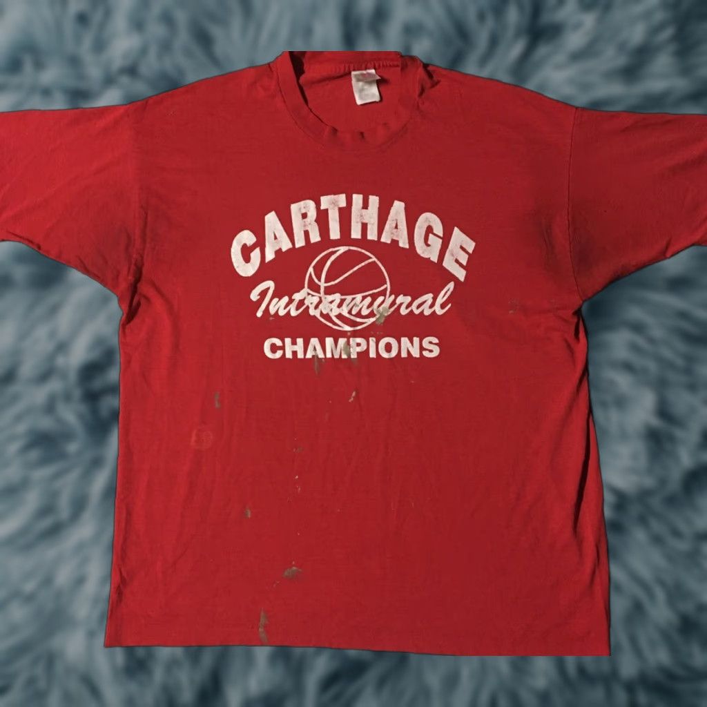 Fruit Of The Loom VINTAGE Carthage Basketball Champs Shirt XXL Red 90s Distressed Paint Grunge Athletics USA School College Mens Size US XXL / EU 58 / 5 - 1 Thumbnail