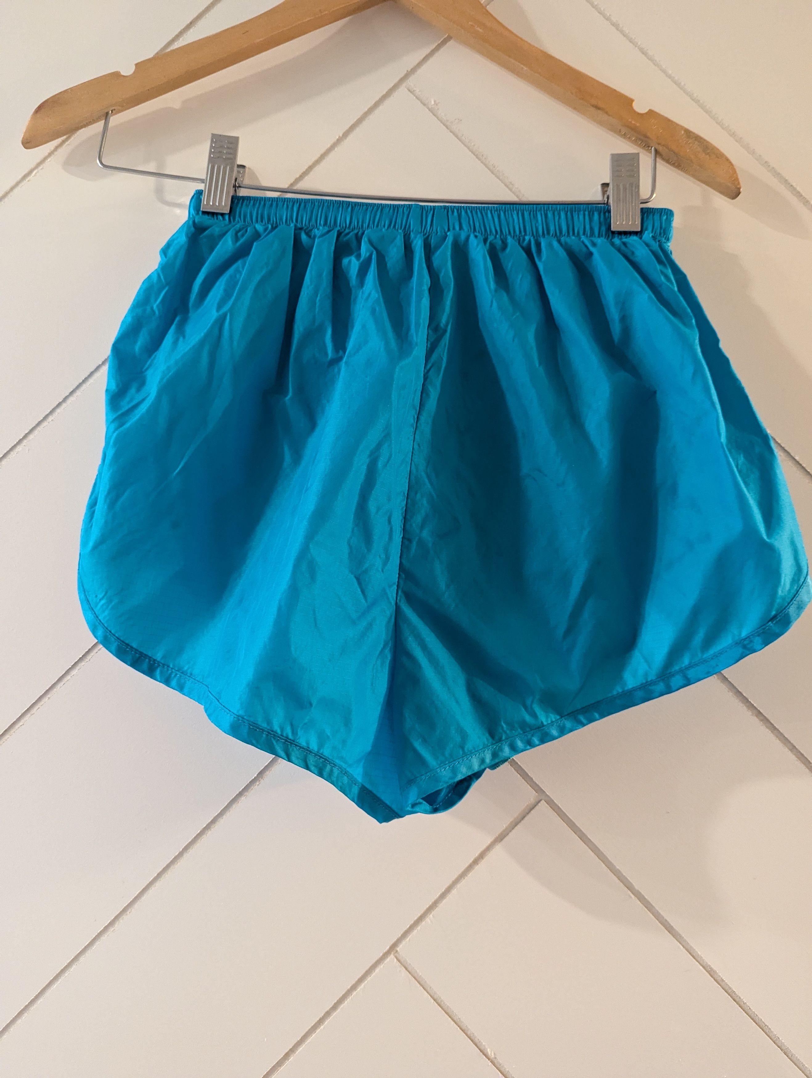 Nike Vintage 80s Nike Nylon Sprinter Shorts Blue Size M Rare Size 27" / US 4 / IT 40 - 2 Thumbnail