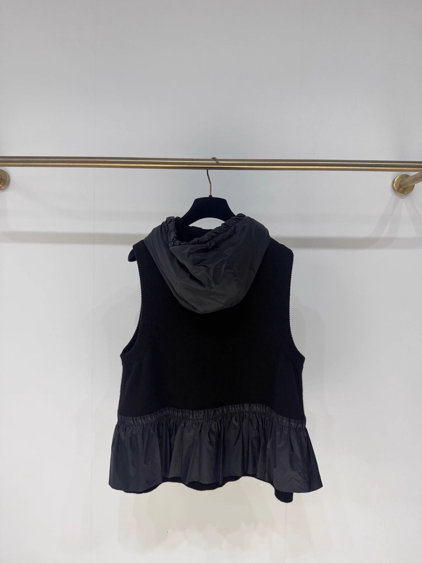 Louis Vuitton LV Ski Ruffle Knit Hooded Vest Size S / US 4 / IT 40 - 7 Thumbnail