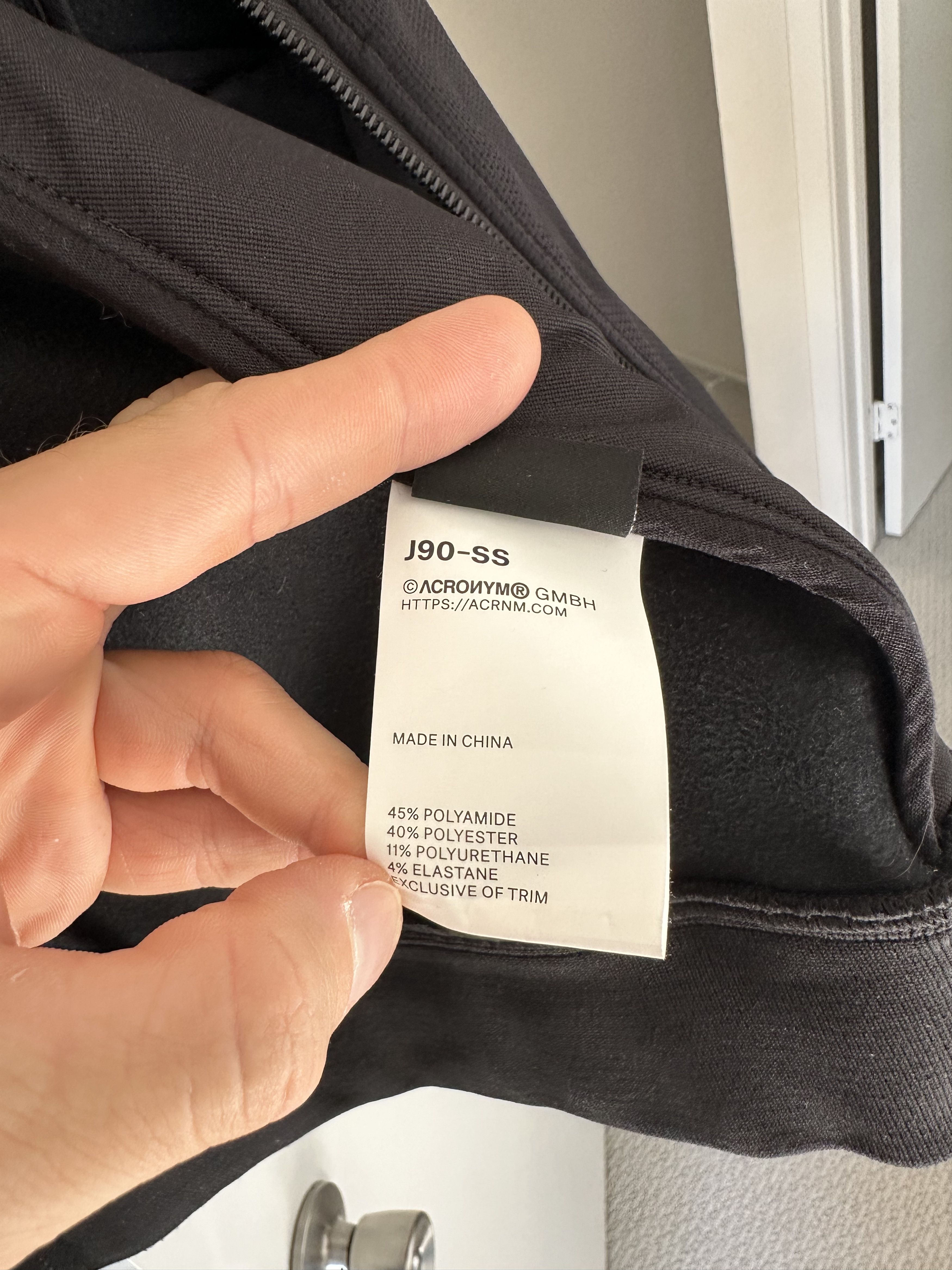 Acronym J90-SS FW2122 Size US XL / EU 56 / 4 - 5 Thumbnail