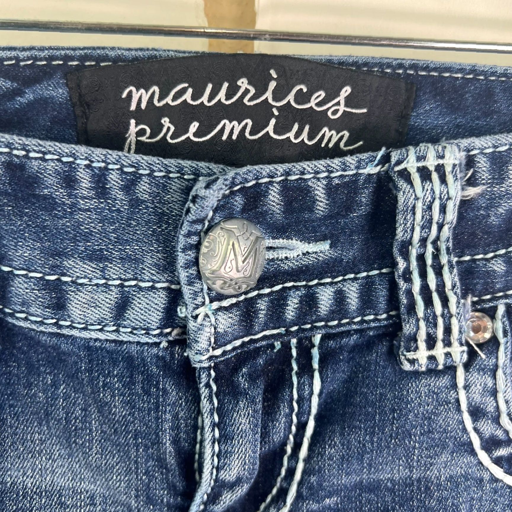 Vintage Maurices Cropped Jeans Blue Denim Low Rise Womens Size 1/2 Embroidered Regular Fit 90s Bohemian Size 25" / US 0 / IT 36 - 4 Thumbnail