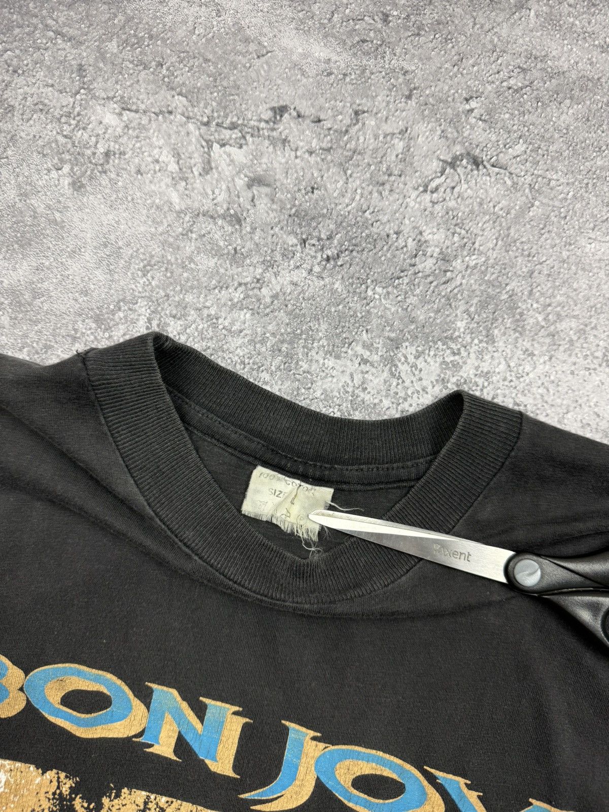 Bon Jovi Vintage 90s Bon Jovi Keep The Faith T-Shirt Faded Band Tee Size US L / EU 52-54 / 3 - 10 Thumbnail